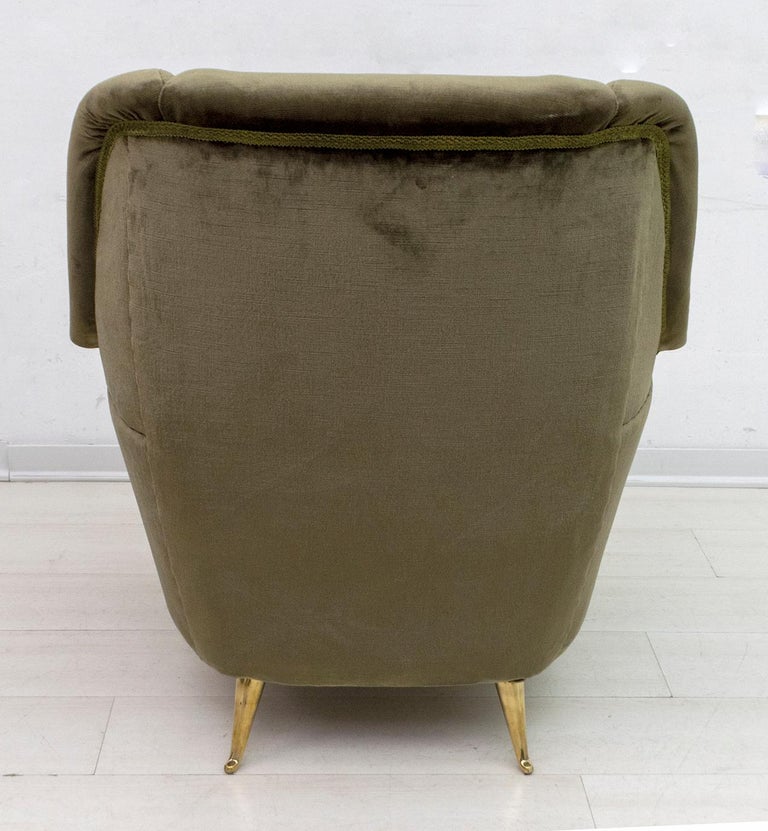Pair of Gio Ponti Mid-Century Modern Italian Velvet Armchairs for ISA, 1950s For Sale 5