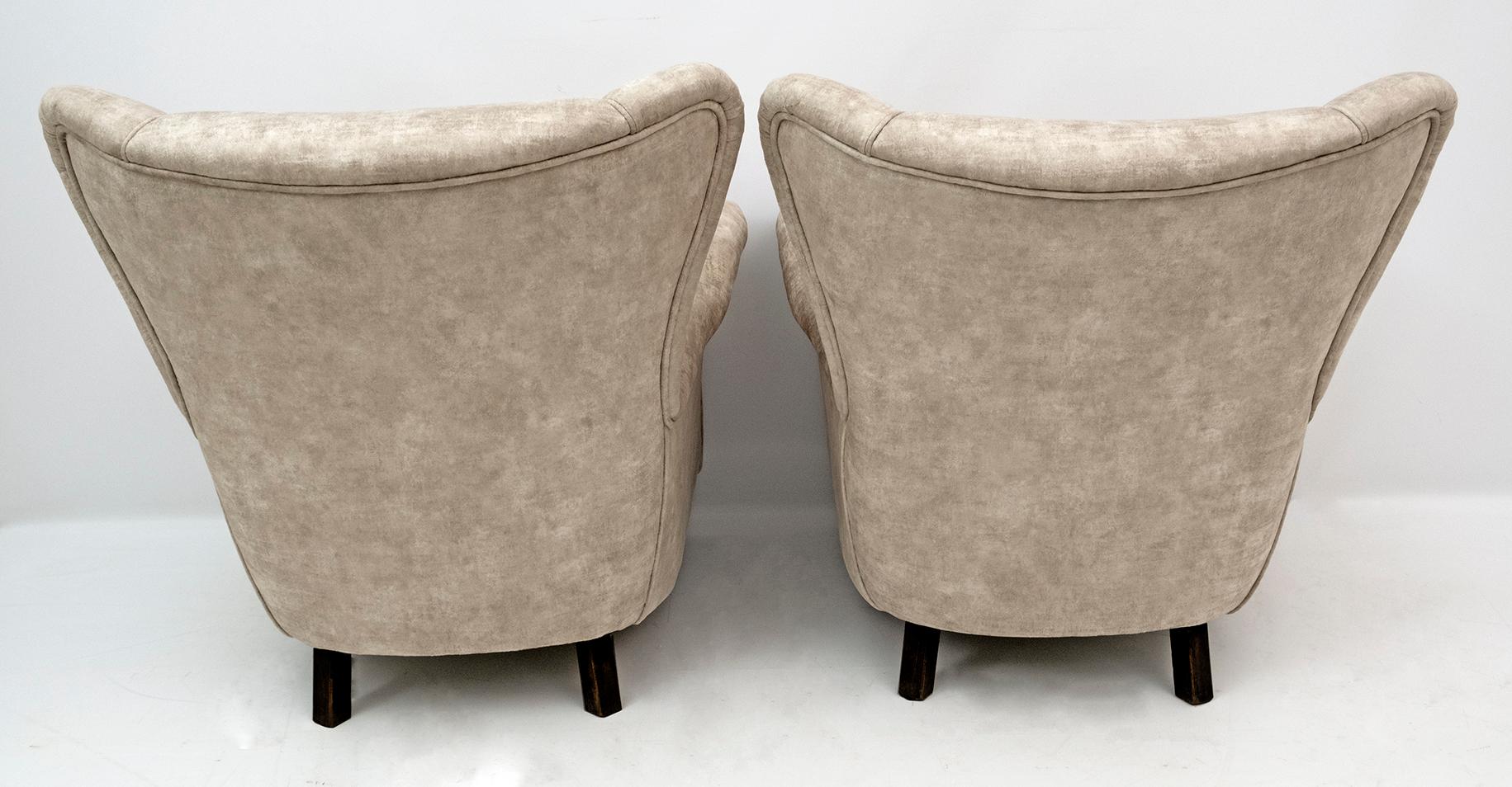 Attributed Gio Ponti Mid-Century Modern Italian Velvet Armchairs for ISA, Pair For Sale 7