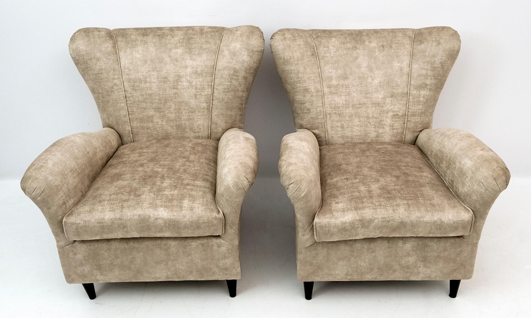Mid-20th Century Attributed Gio Ponti Mid-Century Modern Italian Velvet Armchairs for ISA, Pair For Sale