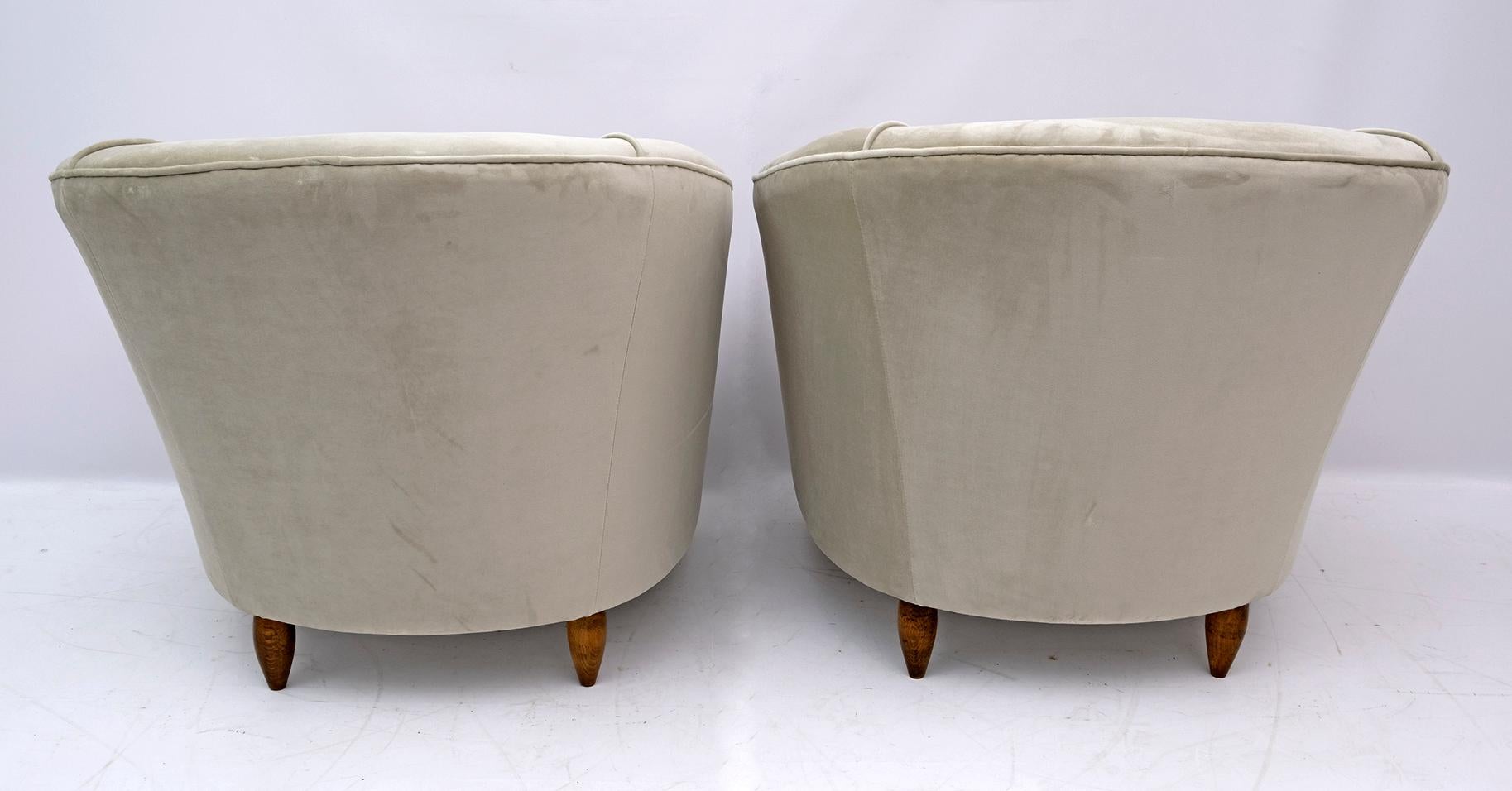 Mid-20th Century Attributed Gio Ponti Mid-Century Modern Velvet Armchairs 
