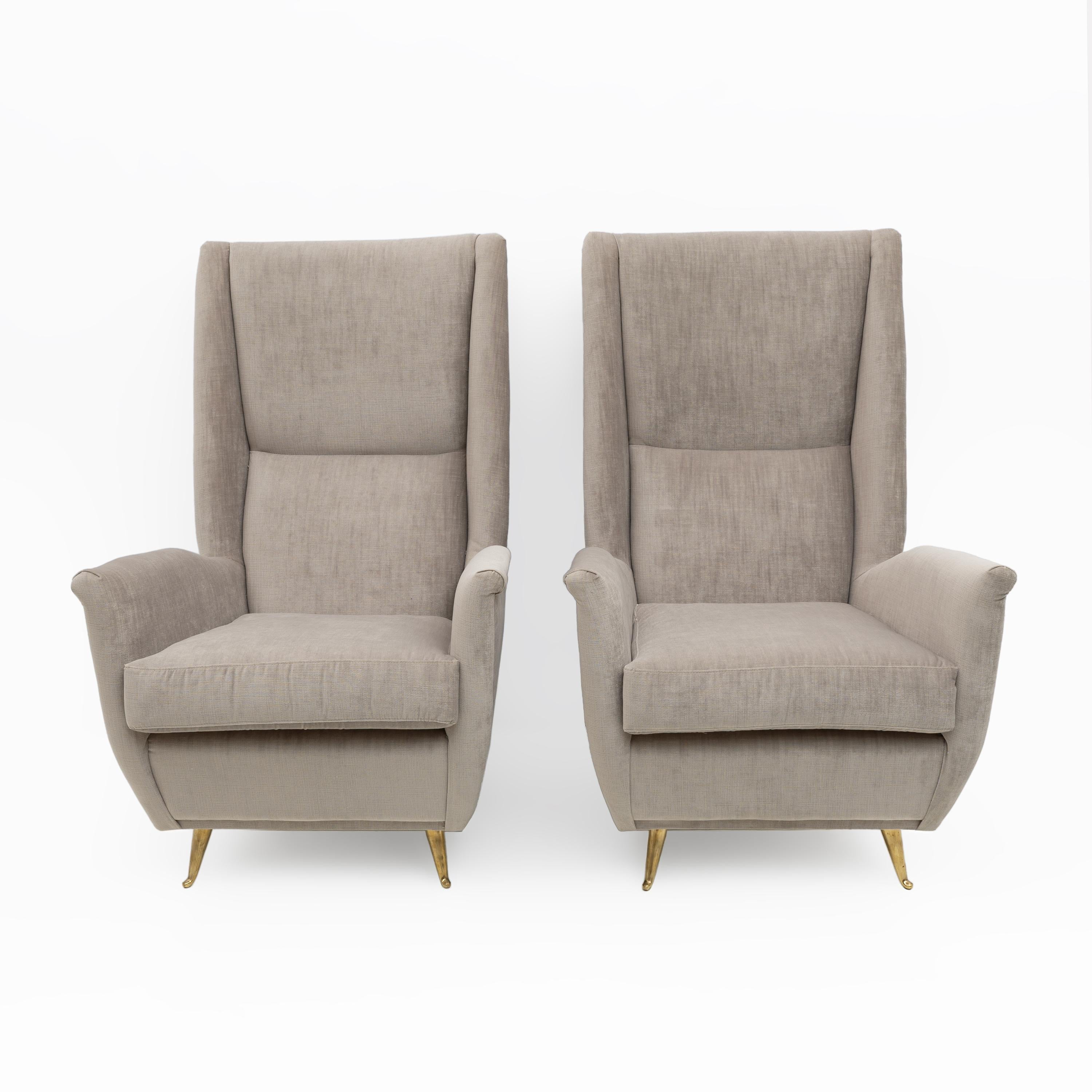 This pair of armchairs were designed by Gio Ponti and produced by the famous Italian company Isa of Bergamo, with which Gio Ponti collaborated for several years. High back, very imposing and comfortable, covered in gray velvet, these lounge chairs