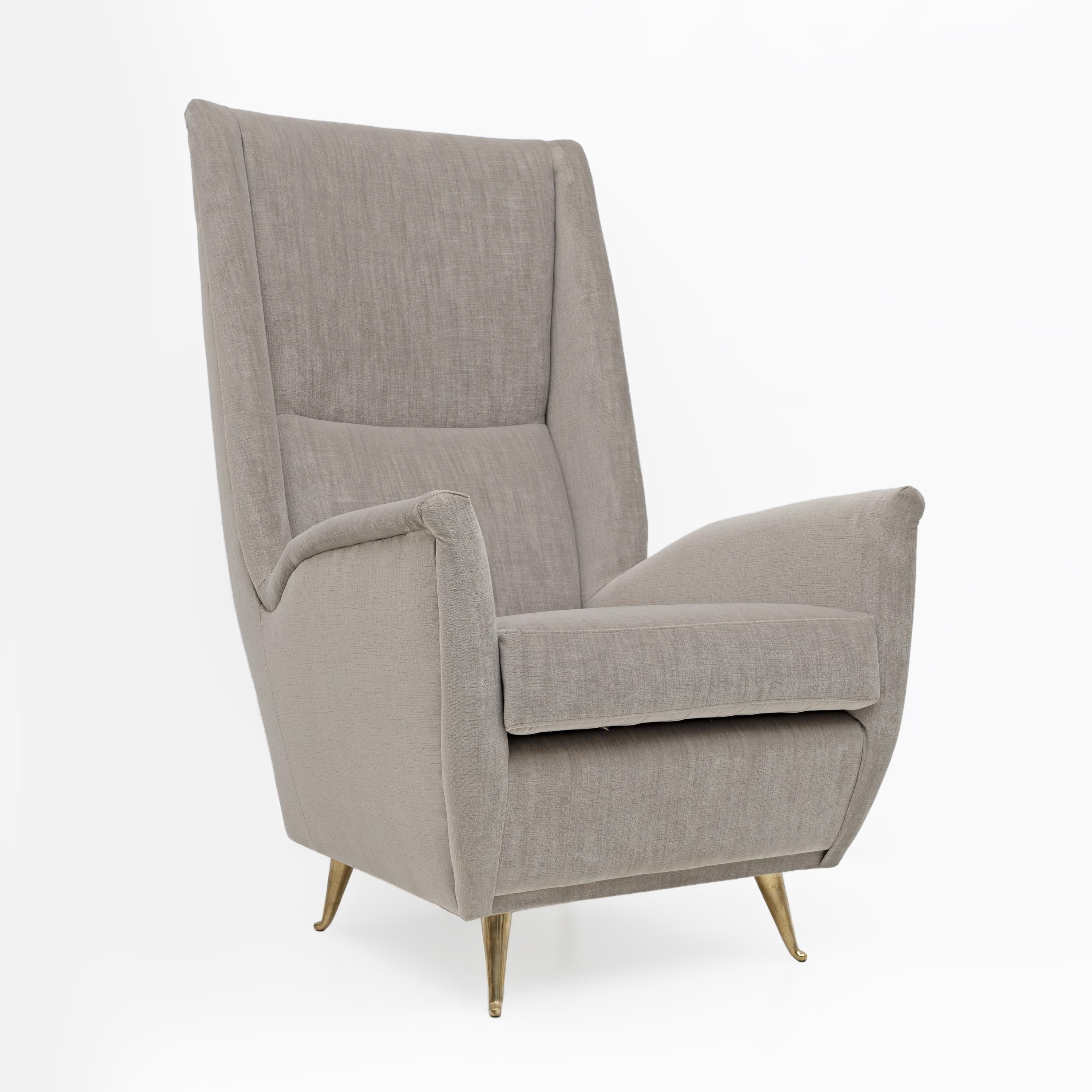 Pair of Gio Ponti Mid-Century Modern Velvet High Back Armchairs by Isa, 1950s In Good Condition For Sale In Puglia, Puglia