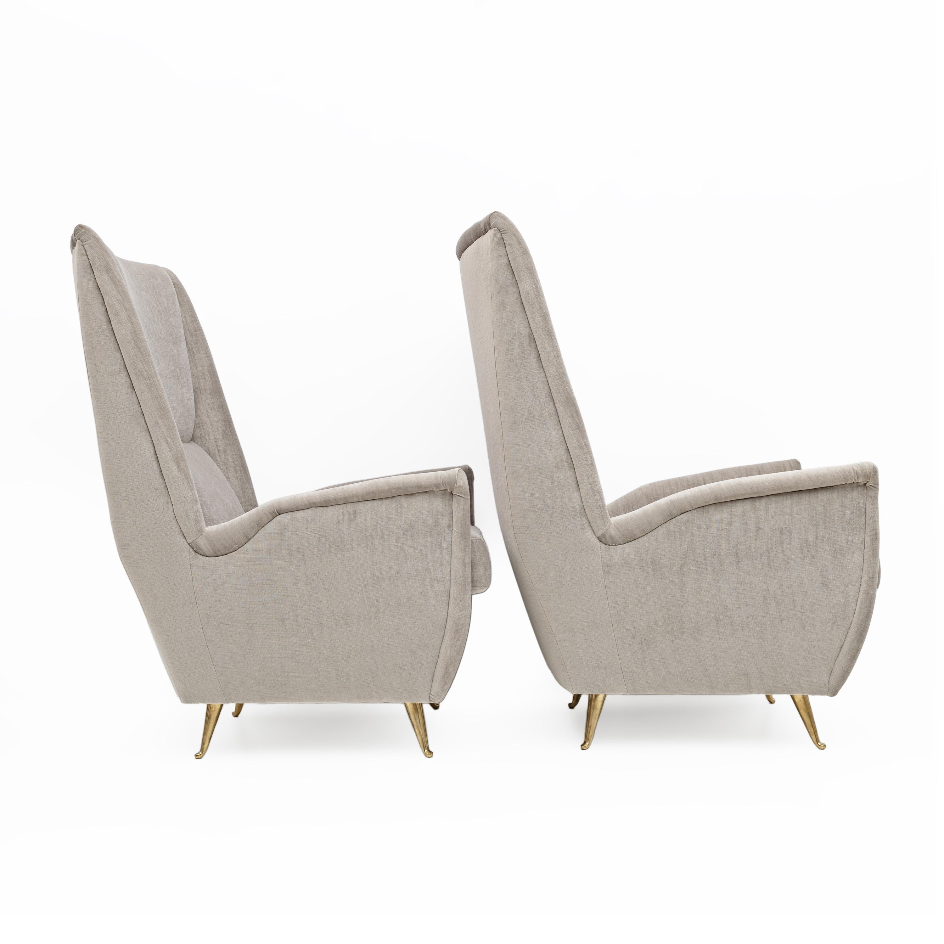 Pair of Gio Ponti Mid-Century Modern Velvet High Back Armchairs by Isa, 1950s For Sale 1