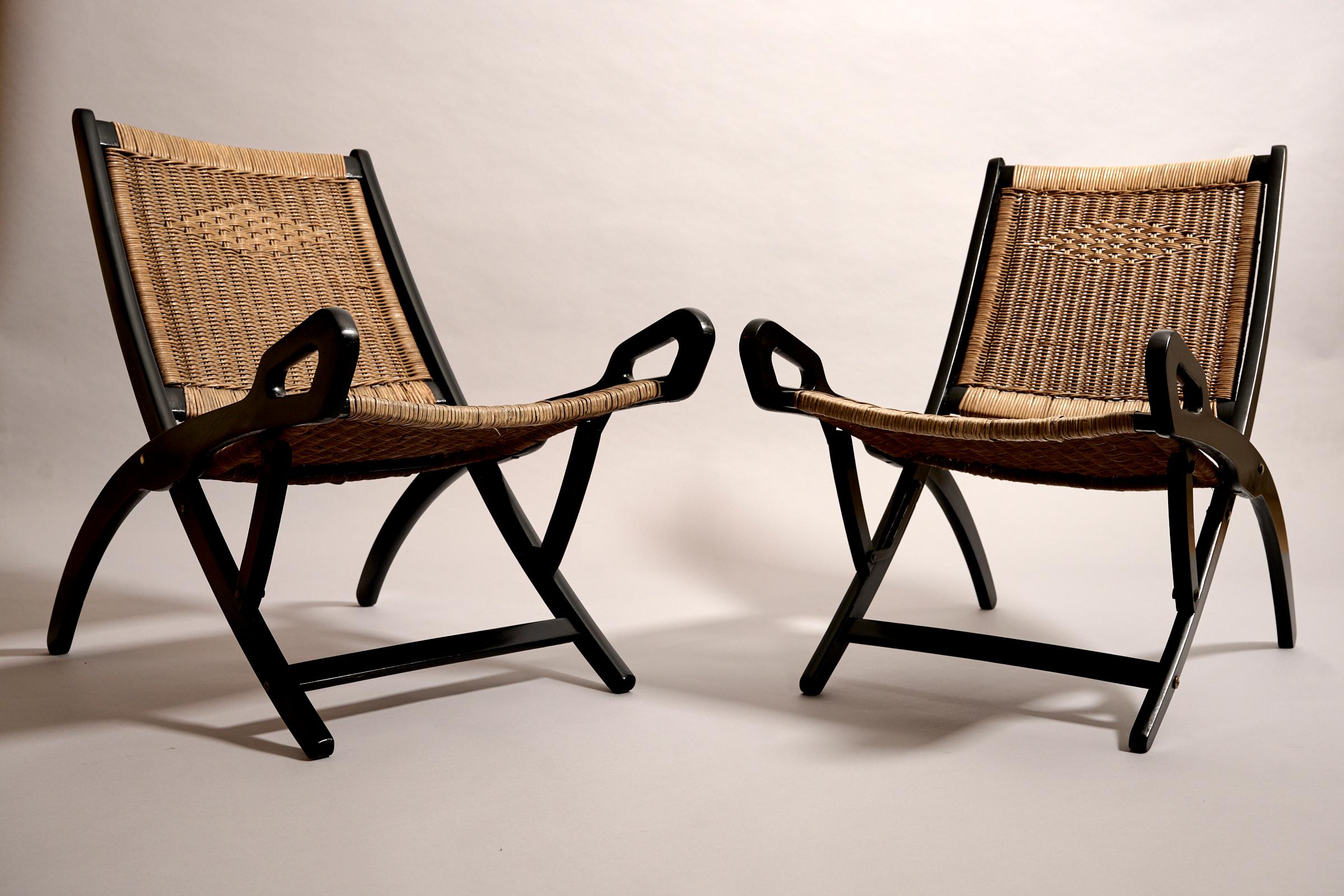 Original pair of Gio Ponti folding rattan chairs. For Fratelli Reguitti. Italy circa 1950s

ebonized wood and rattan. 

Restored. Fully functional. Surprisingly comfortable!