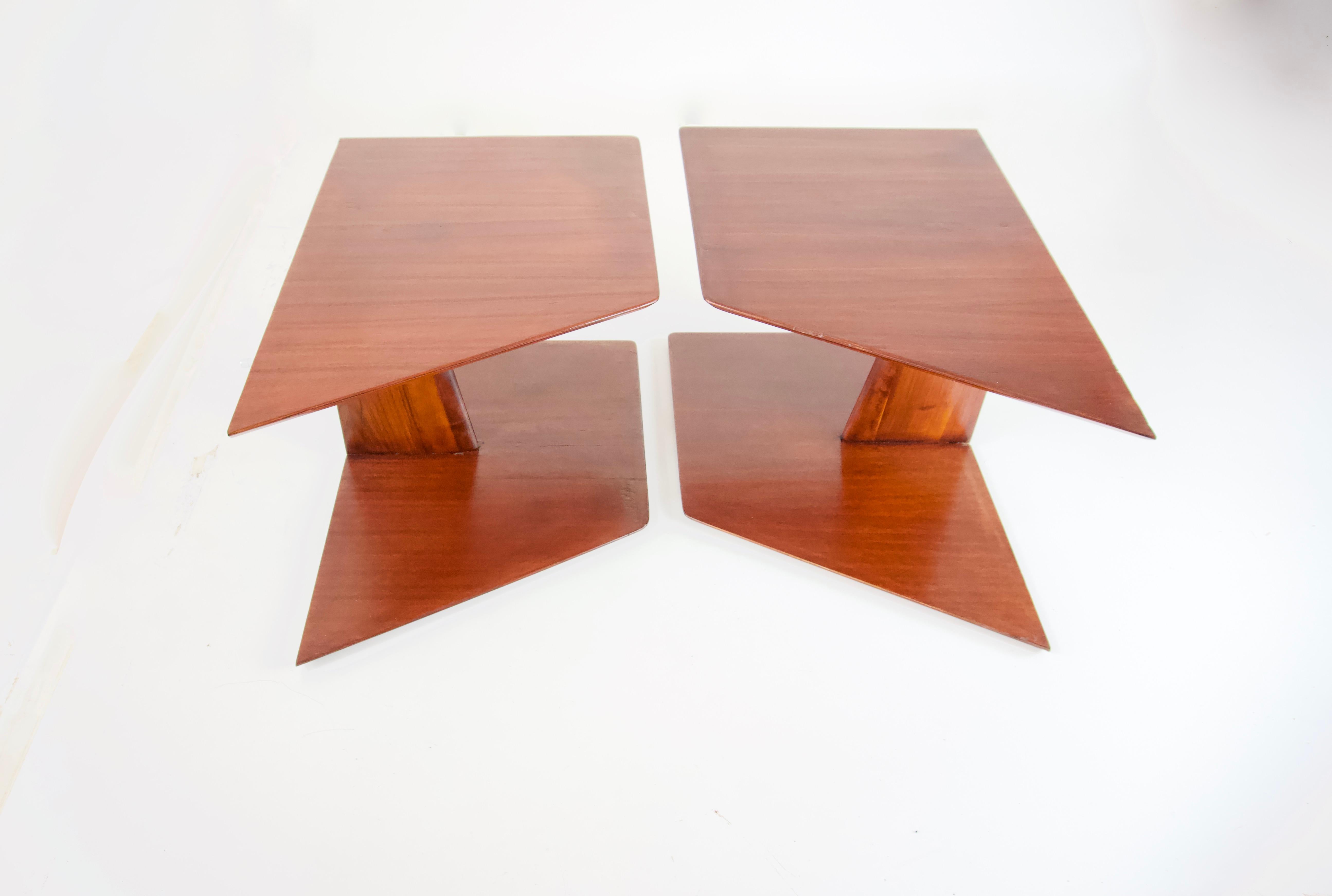 pair of GIO PONTI oak hanging nightstand tables, side tables Hotel Royal, 1955 In Good Condition For Sale In Rome, IT
