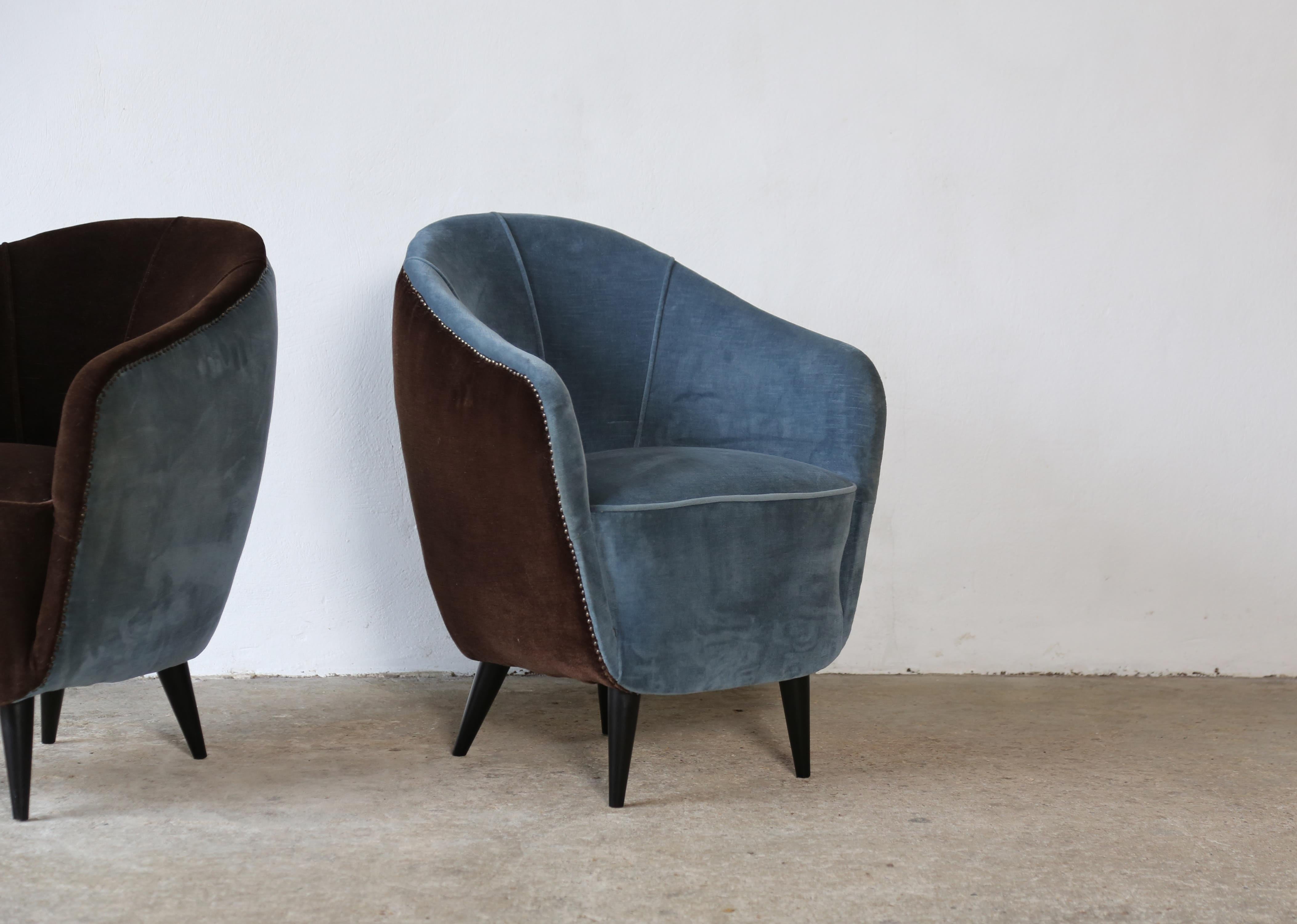 Fabric Pair of Gio Ponti Style Chairs, Italy, 1960s For Sale