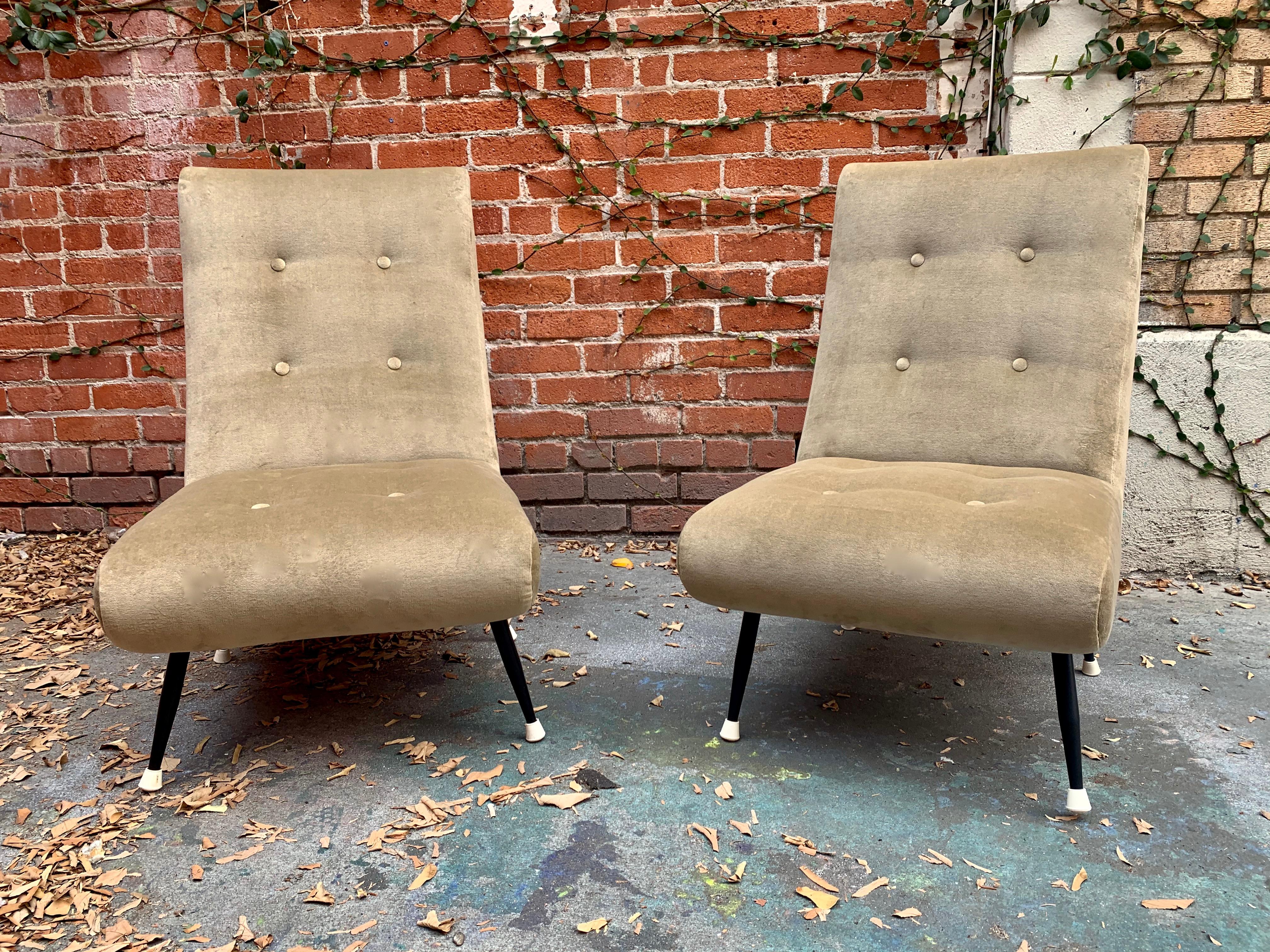 Pair of Gio Ponti style Italian tufted chairs in taupe velvet.