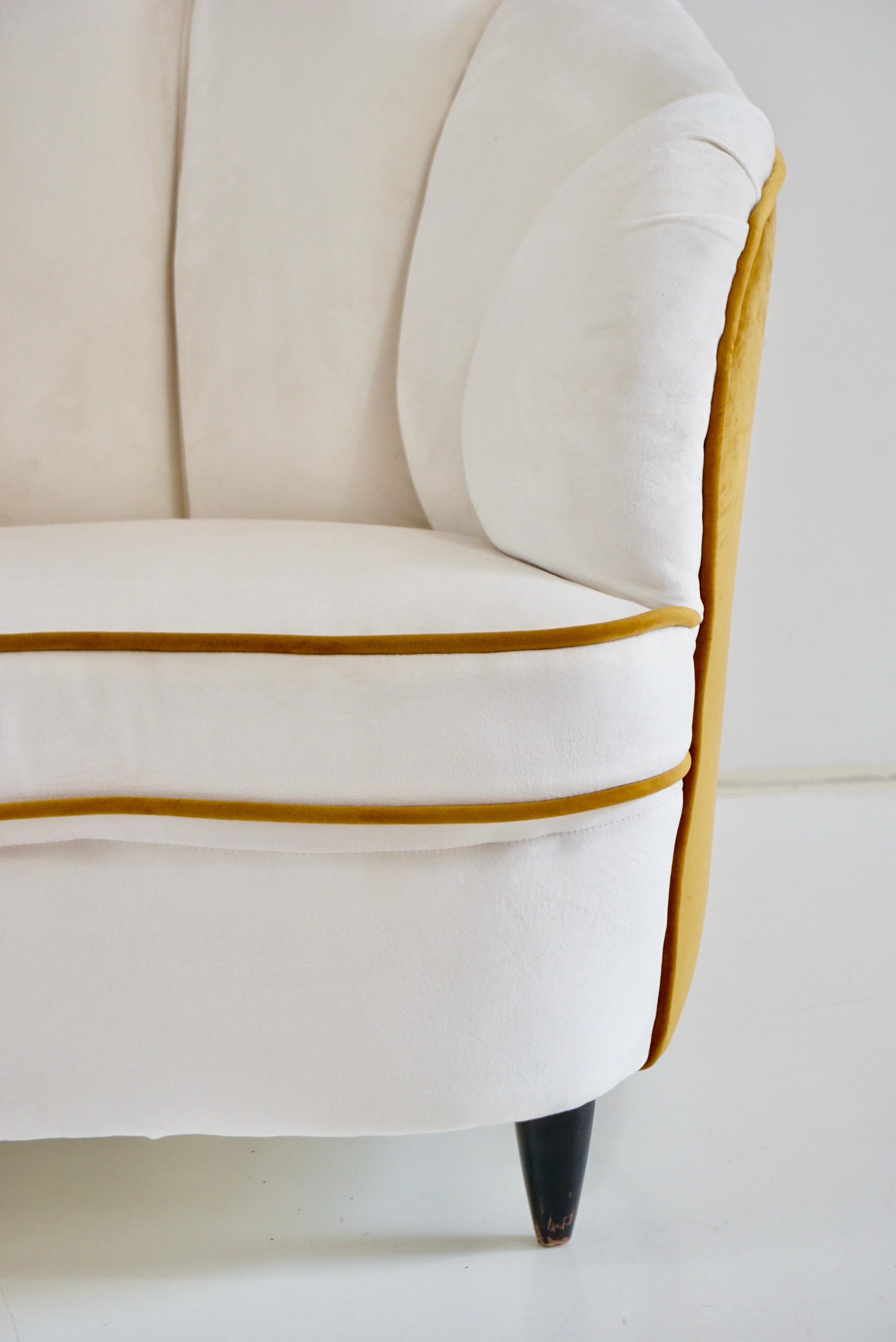 pair of Gio Ponti  velvet bicolor white and yellow armchairs, Casa Giardino 1940 For Sale 3