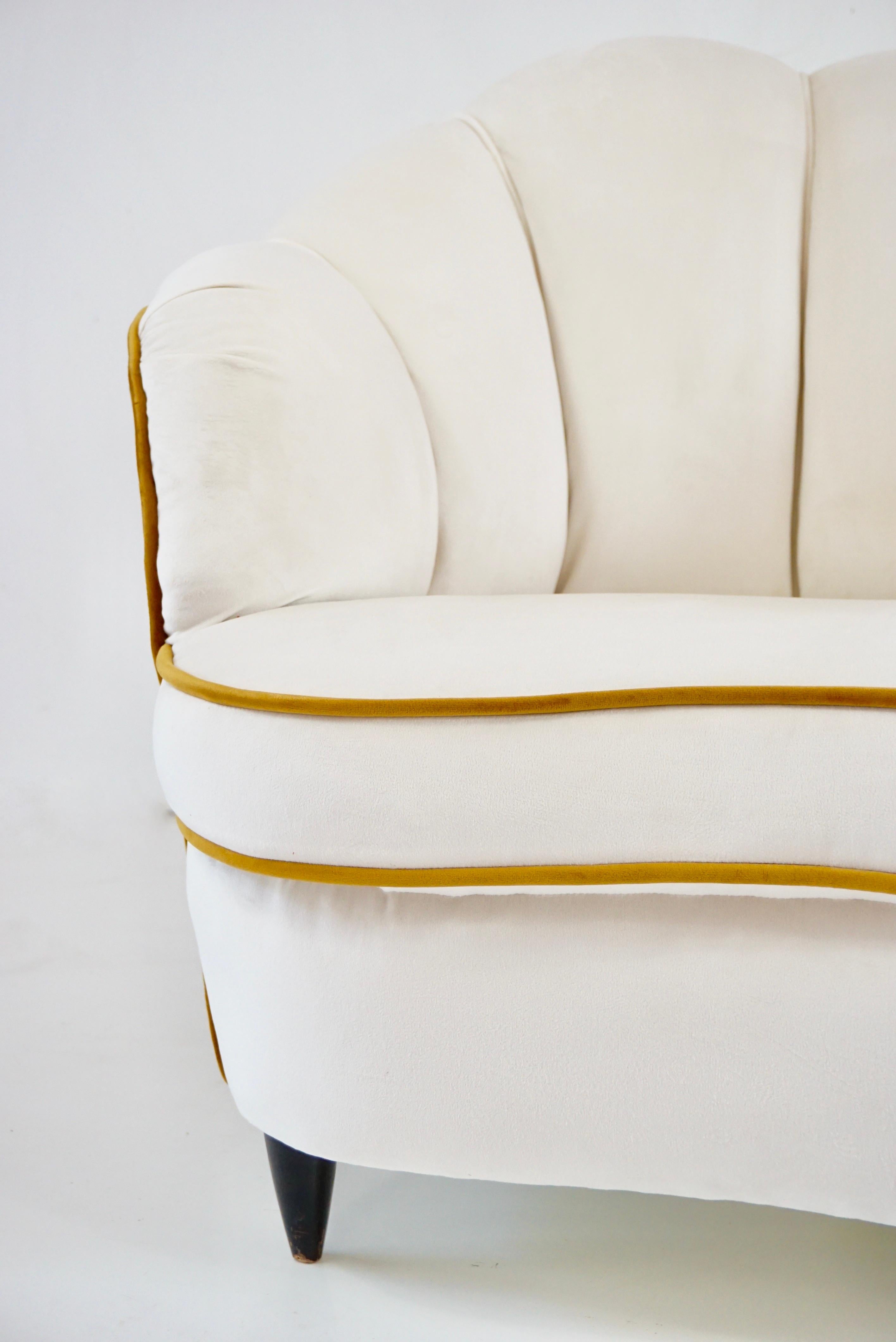 pair of Gio Ponti  velvet bicolor white and yellow armchairs, Casa Giardino 1940 For Sale 9