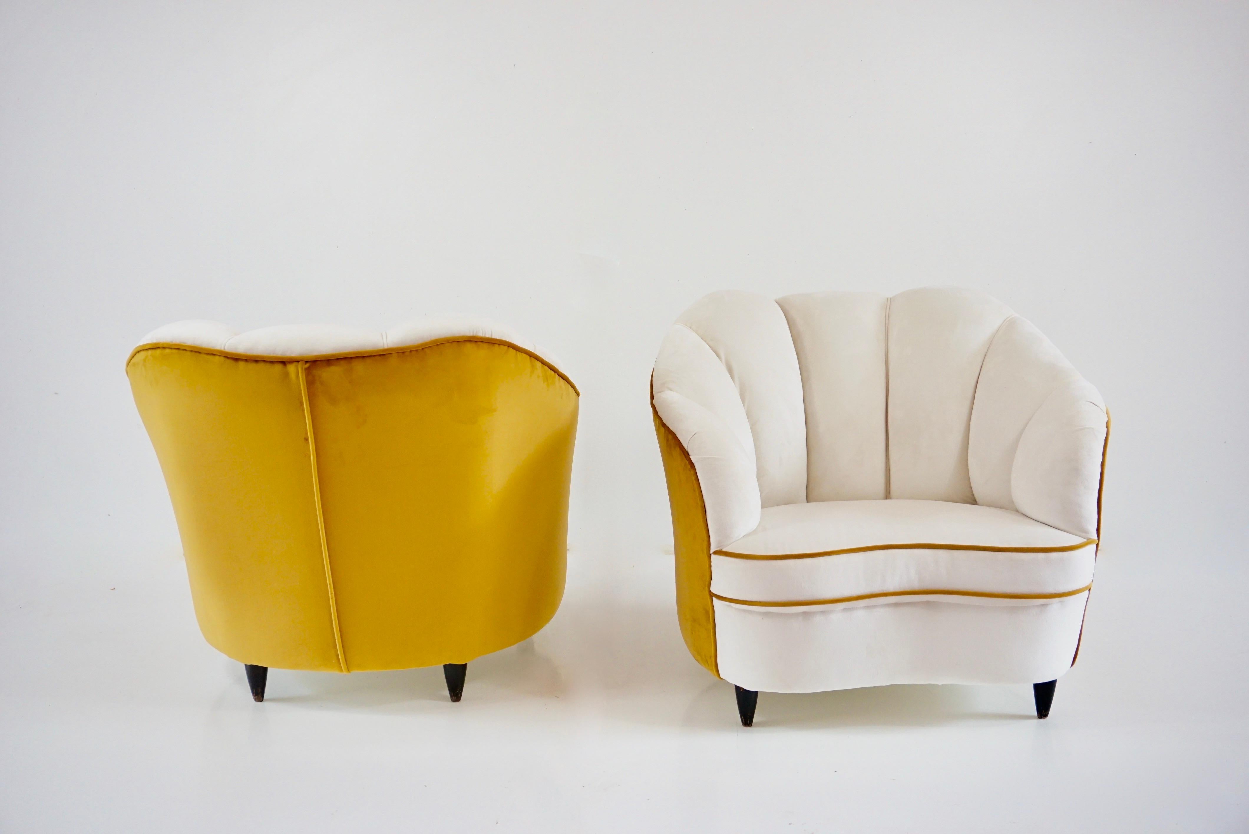 Mid-Century Modern pair of Gio Ponti  velvet bicolor white and yellow armchairs, Casa Giardino 1940 For Sale