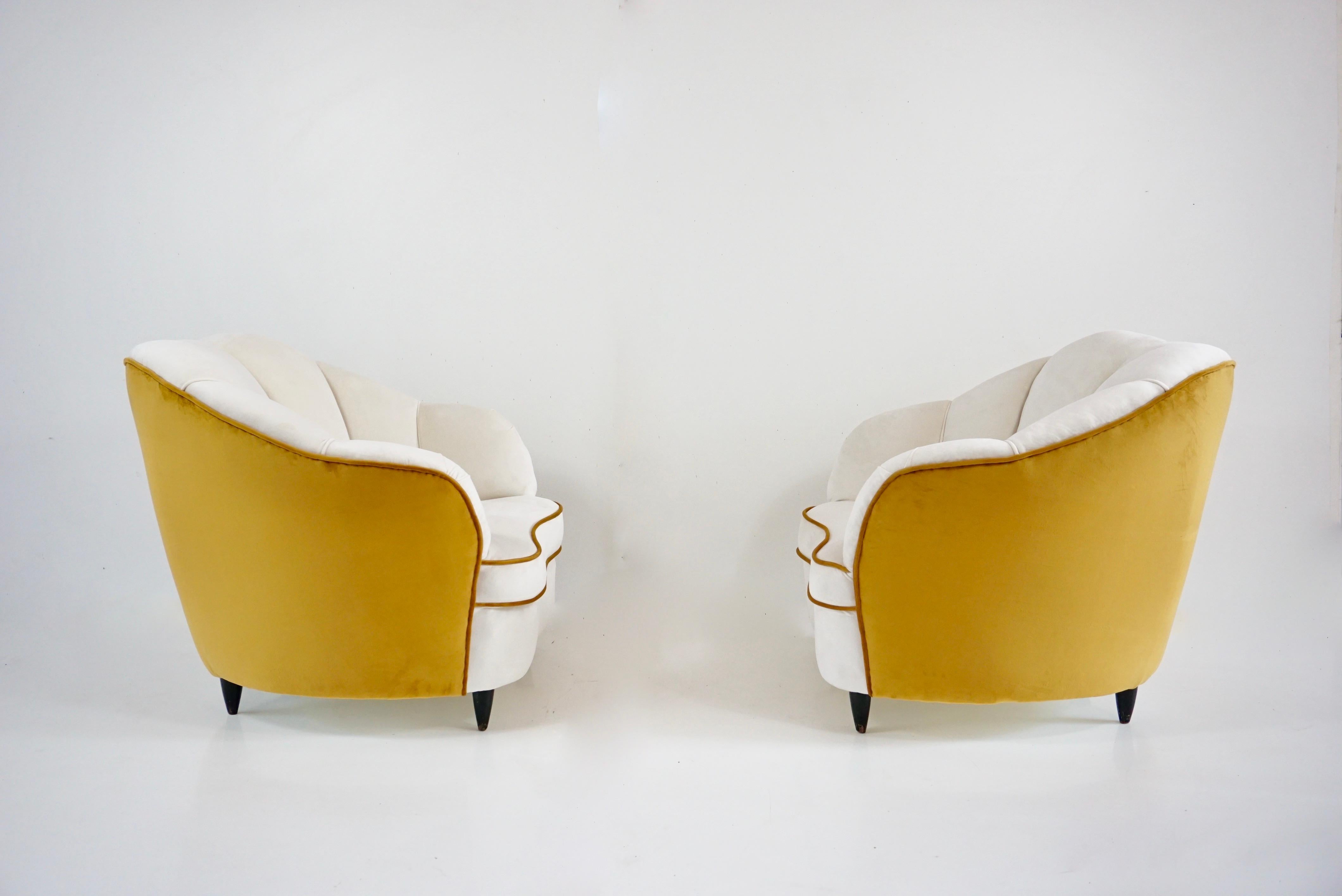 Italian pair of Gio Ponti  velvet bicolor white and yellow armchairs, Casa Giardino 1940 For Sale