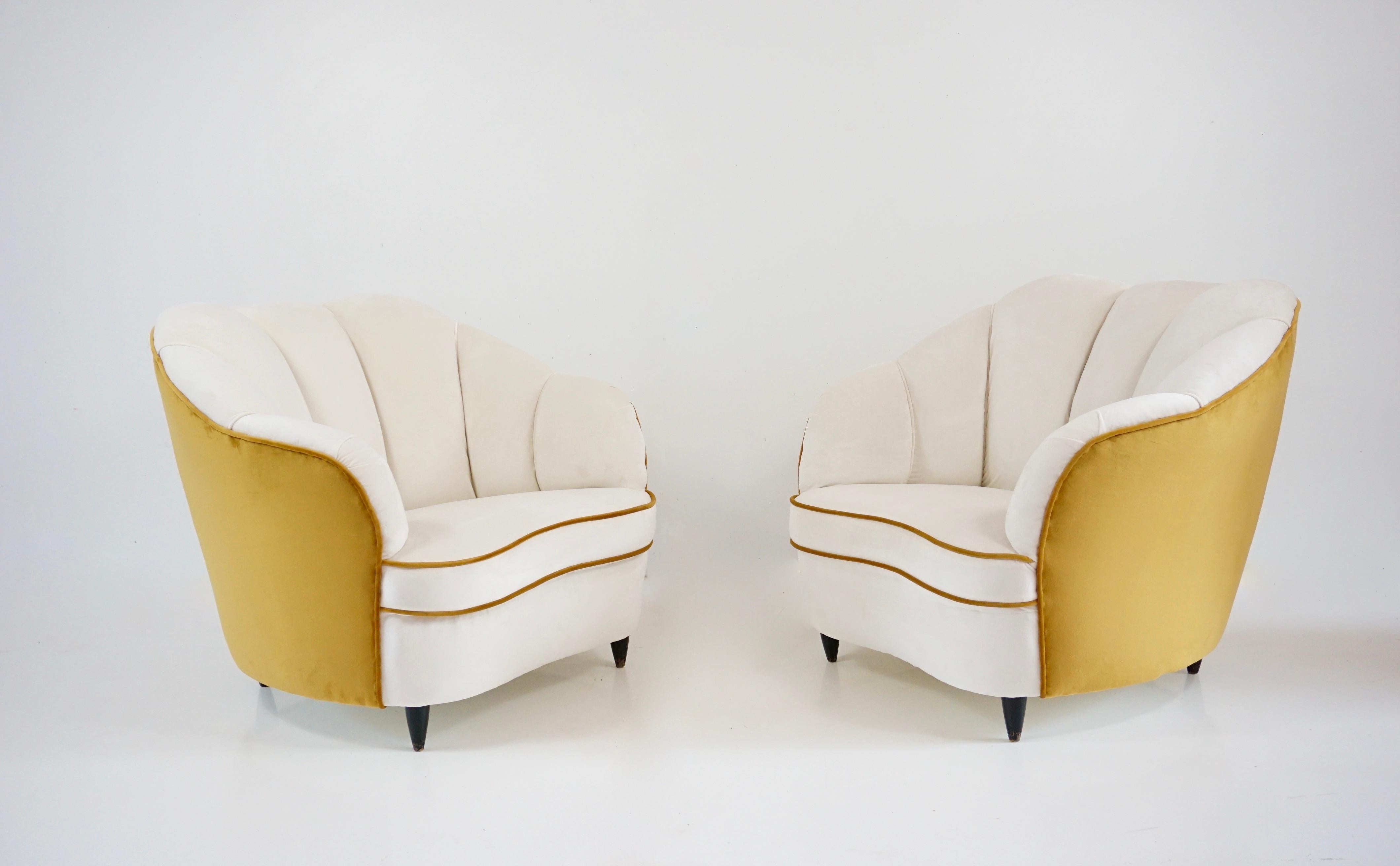 pair of Gio Ponti  velvet bicolor white and yellow armchairs, Casa Giardino 1940 In Good Condition For Sale In Rome, IT