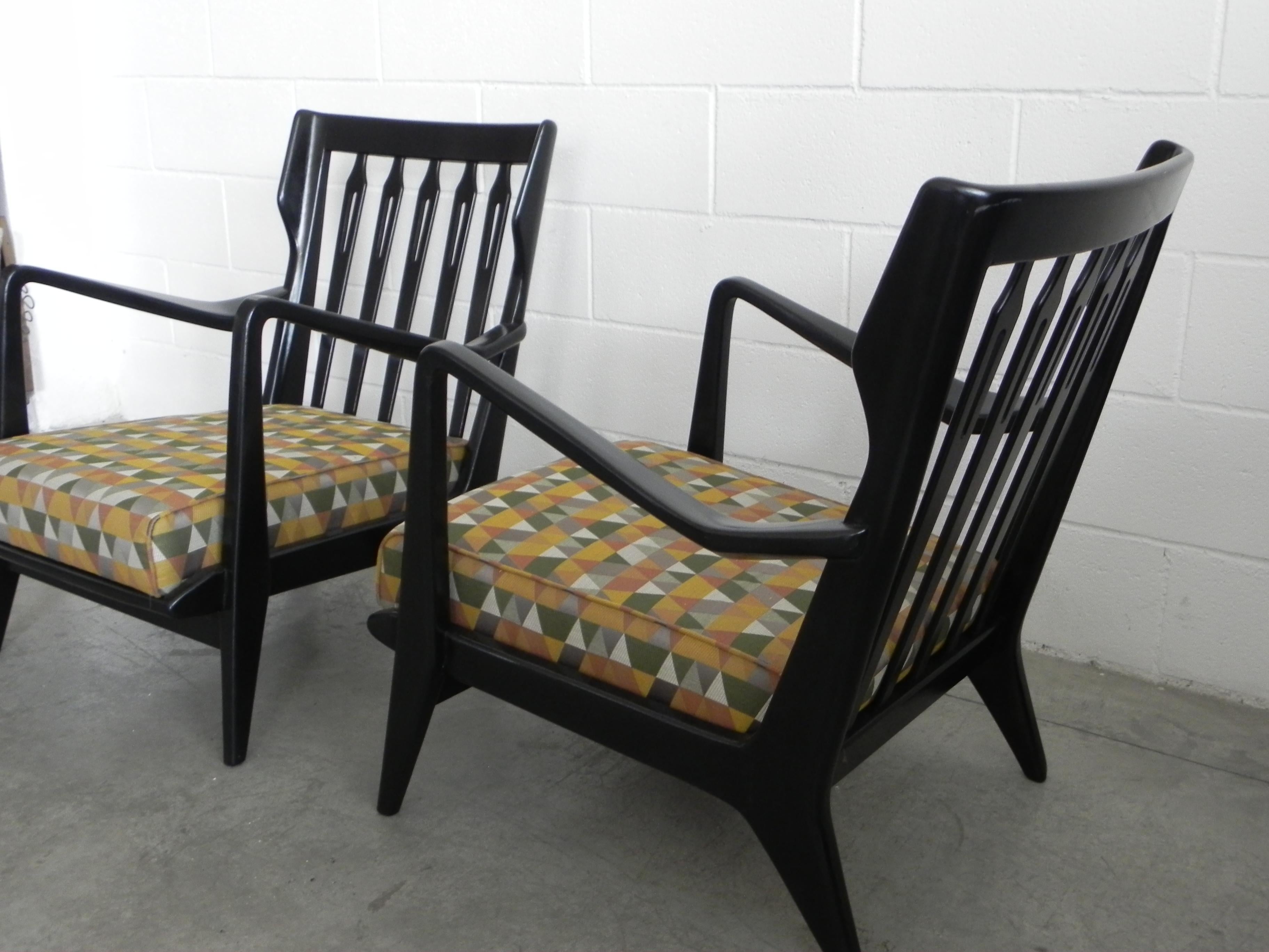 Pair of Gio Ponti Walnut Ebonized Chairs Model No 516 for Cassina, 1950s In Excellent Condition In Rovereta, SM