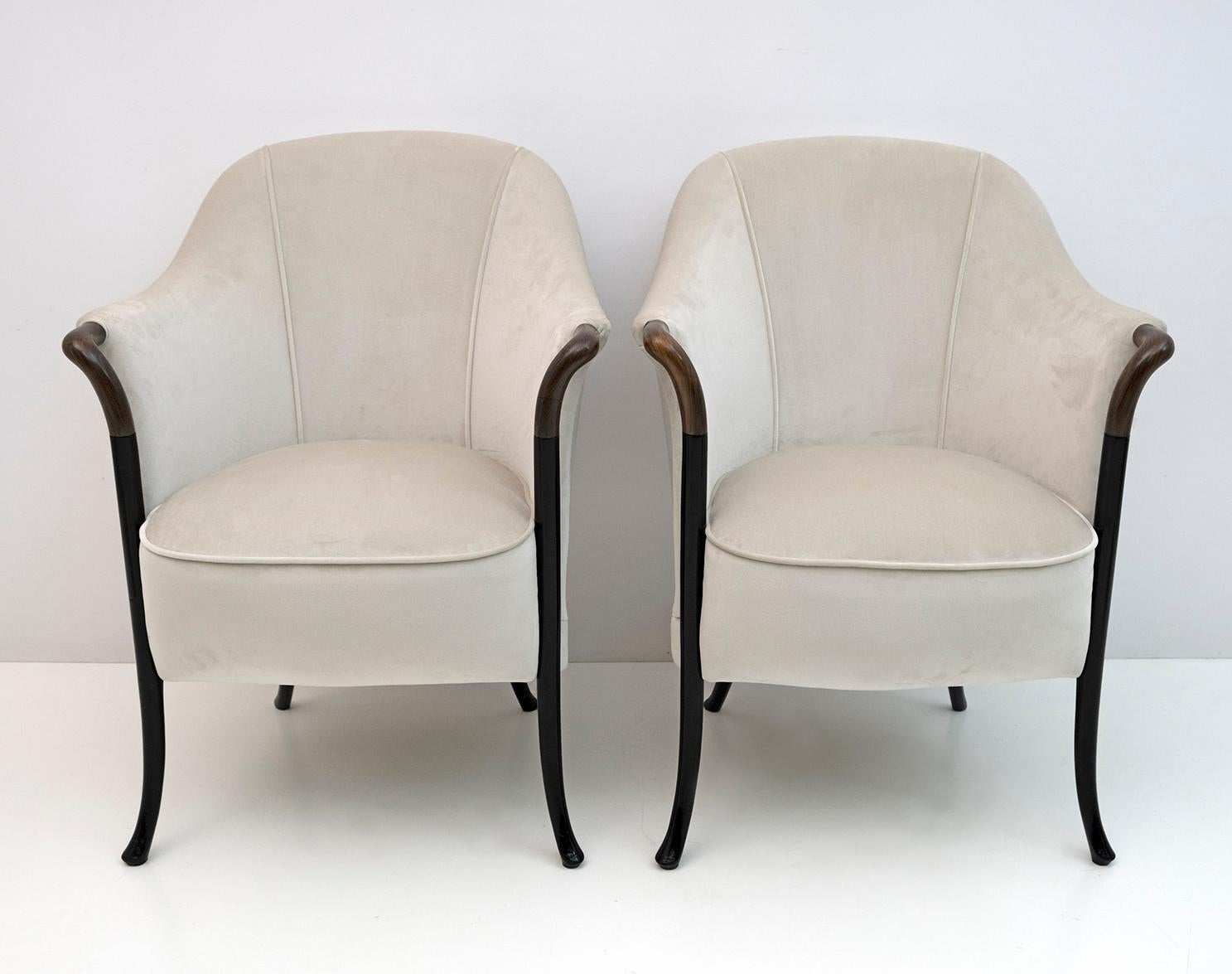 This pair of armchairs in solid ebonized beech and armrests in glossy Pau Ferro, the padding of the seat and back is in polyurethane foam.
They have been completely restored and upholstered in ivory velvet.

Founded by Luigi Giorgetti in Brianza