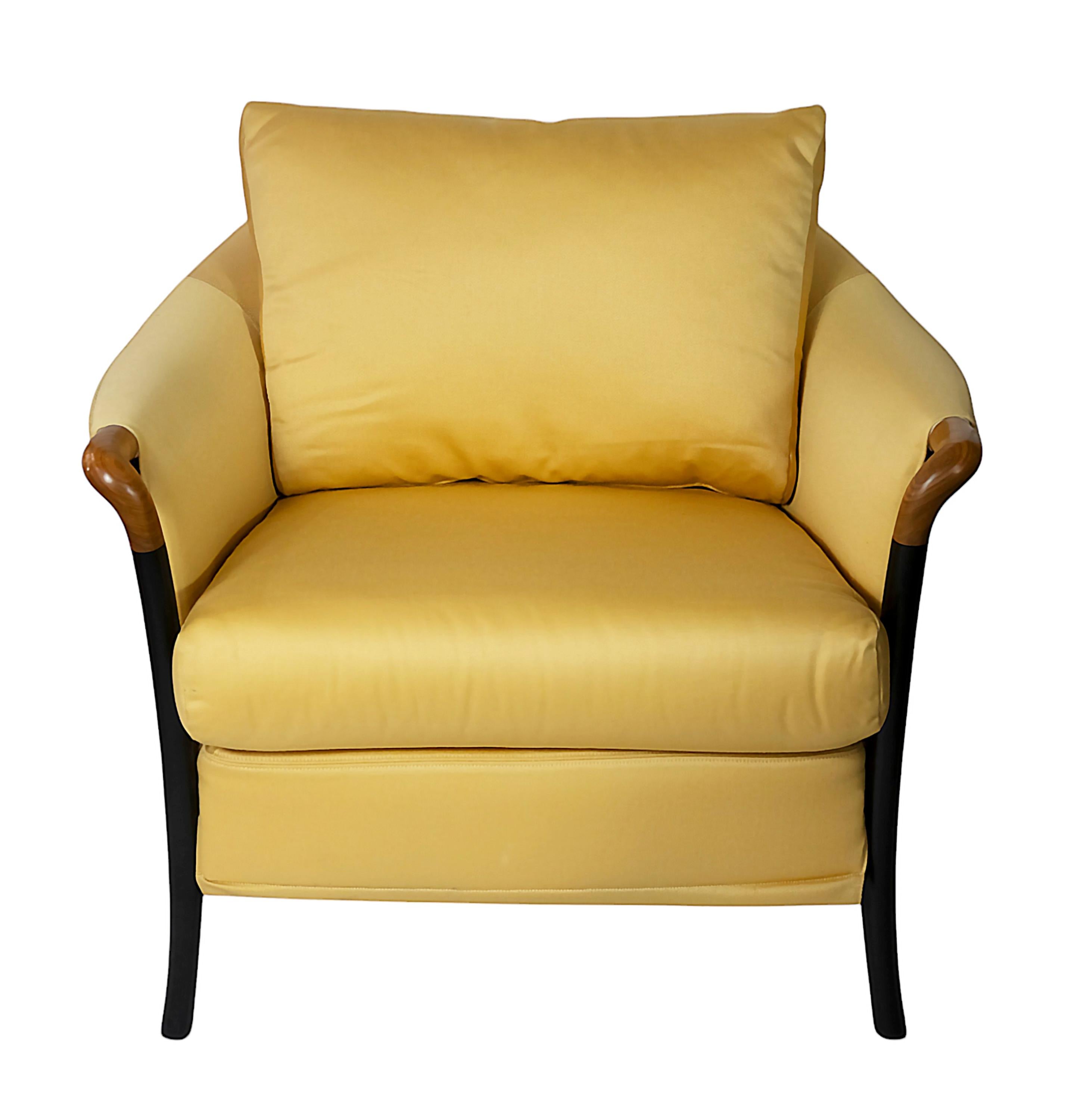 Paire de fauteuils vintage Progetti Peggy, conçus par Umberto Asnago.
Date de fabrication circa 1980's par Giorgetti, Italie.
Labellisé textile sur le fond.
Dans son revêtement textile jaune amovible d'origine et son cadre en bois.
Très
