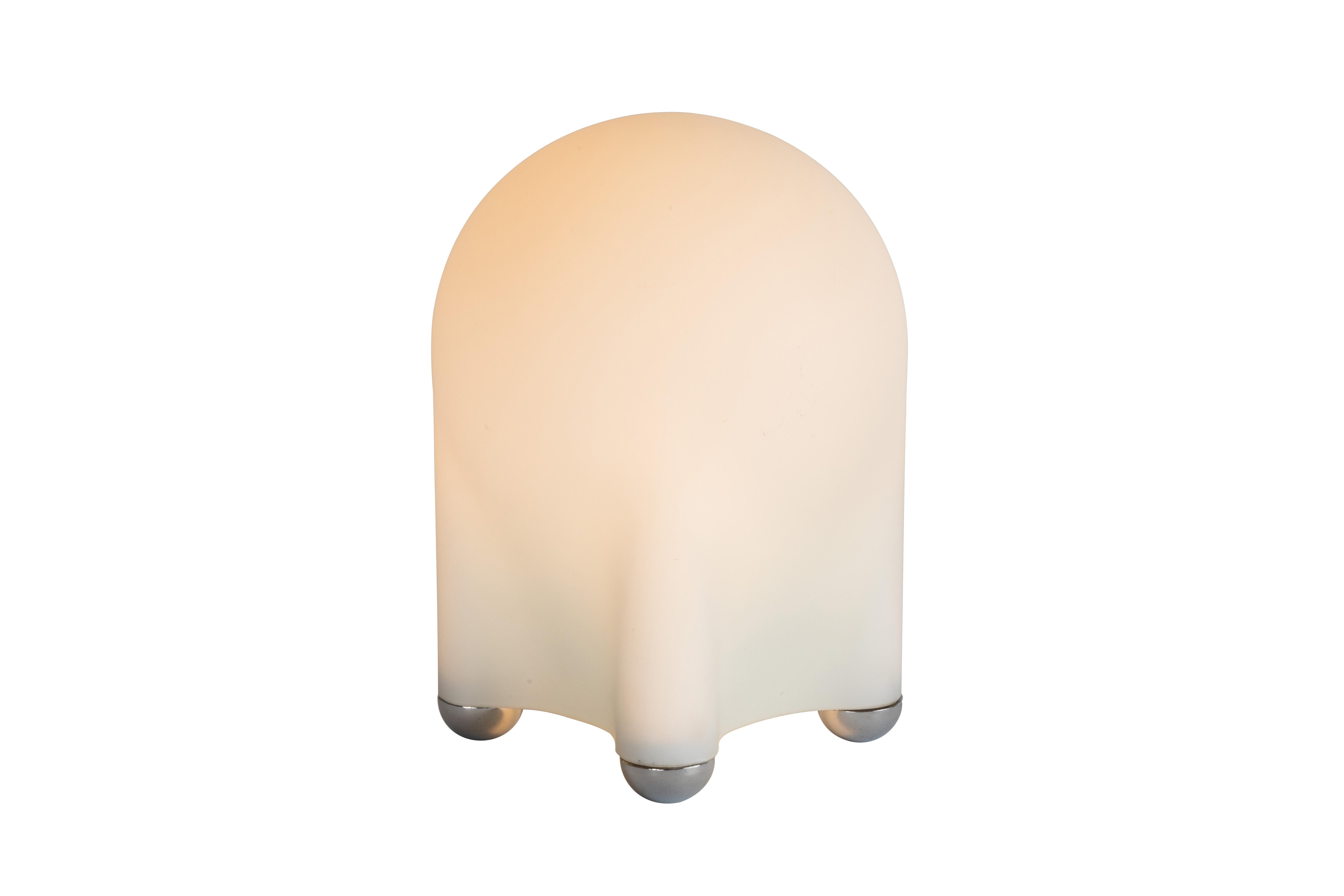 Pair of Giotto Stoppino 'Drop' table lamps for Tronconi, circa 1970s. Executed in sculptural opaline glass and metal, it is an exemplary model of midcentury Italian technical integration between artisanal and Industrial skills.

Price is for the