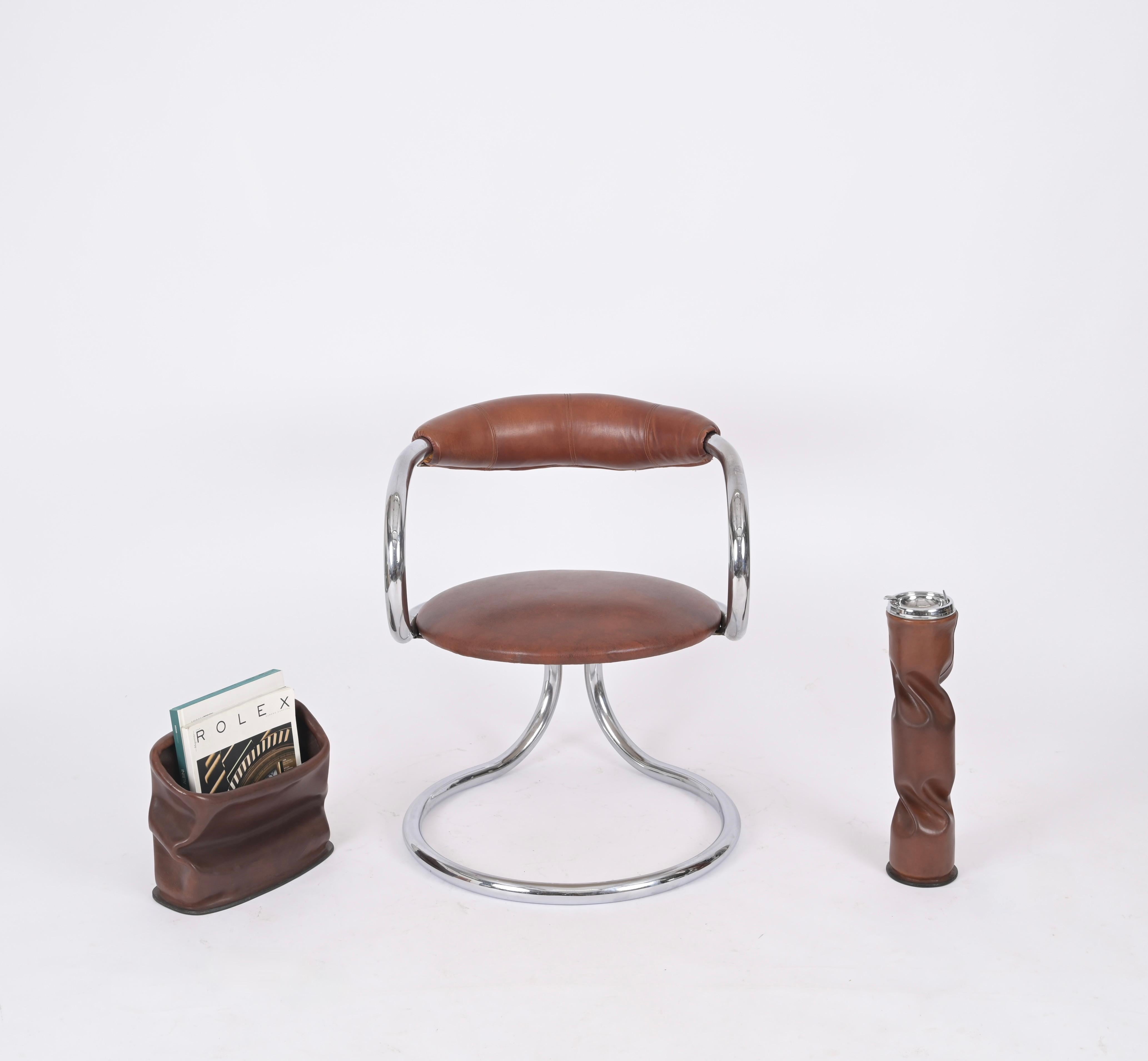 Fait main Paire de chaises italiennes Giotto Stoppino en acier tubulaire chromé et cuir, 1970 en vente