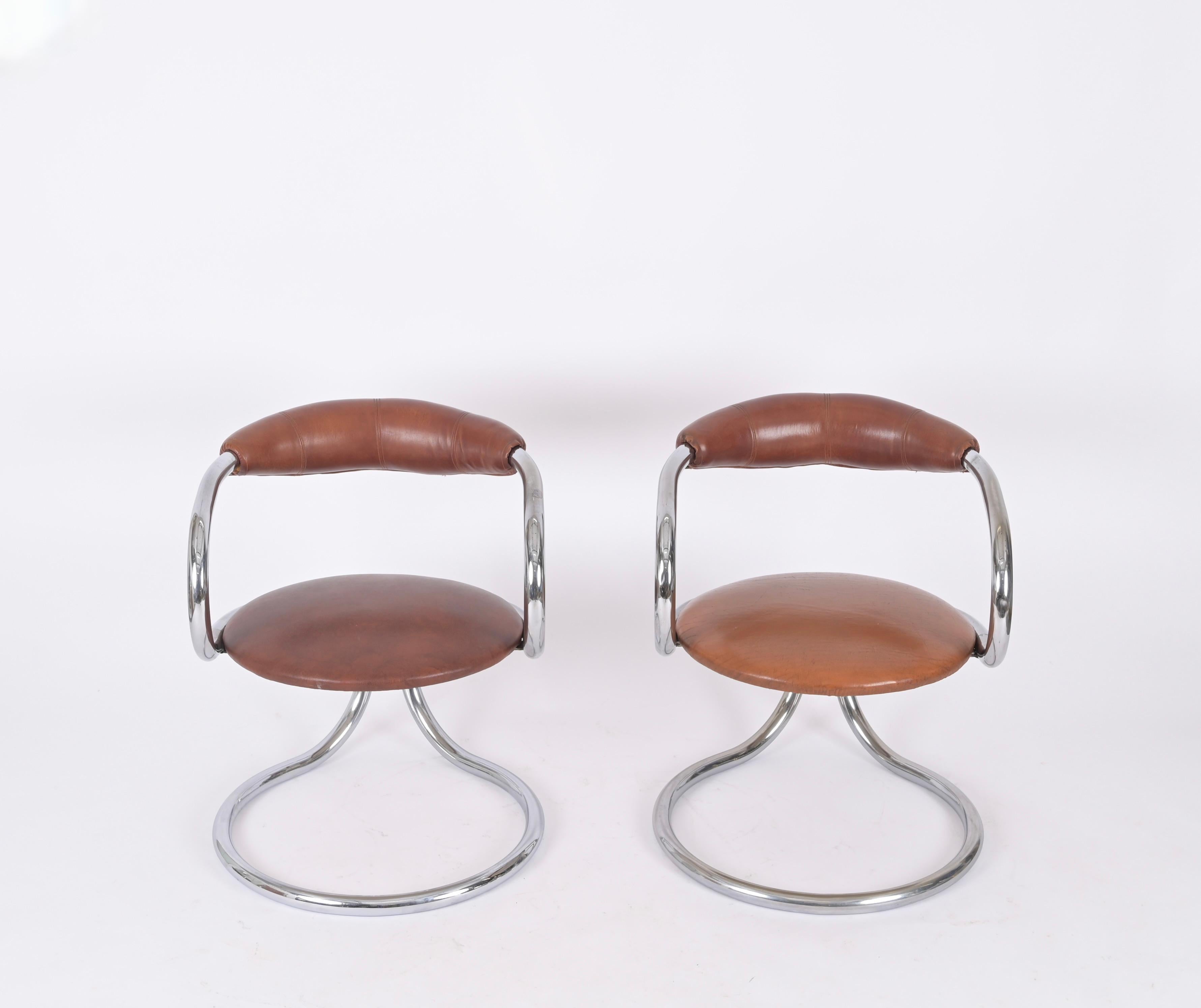 Paire de chaises italiennes Giotto Stoppino en acier tubulaire chromé et cuir, 1970 Bon état - En vente à Roma, IT