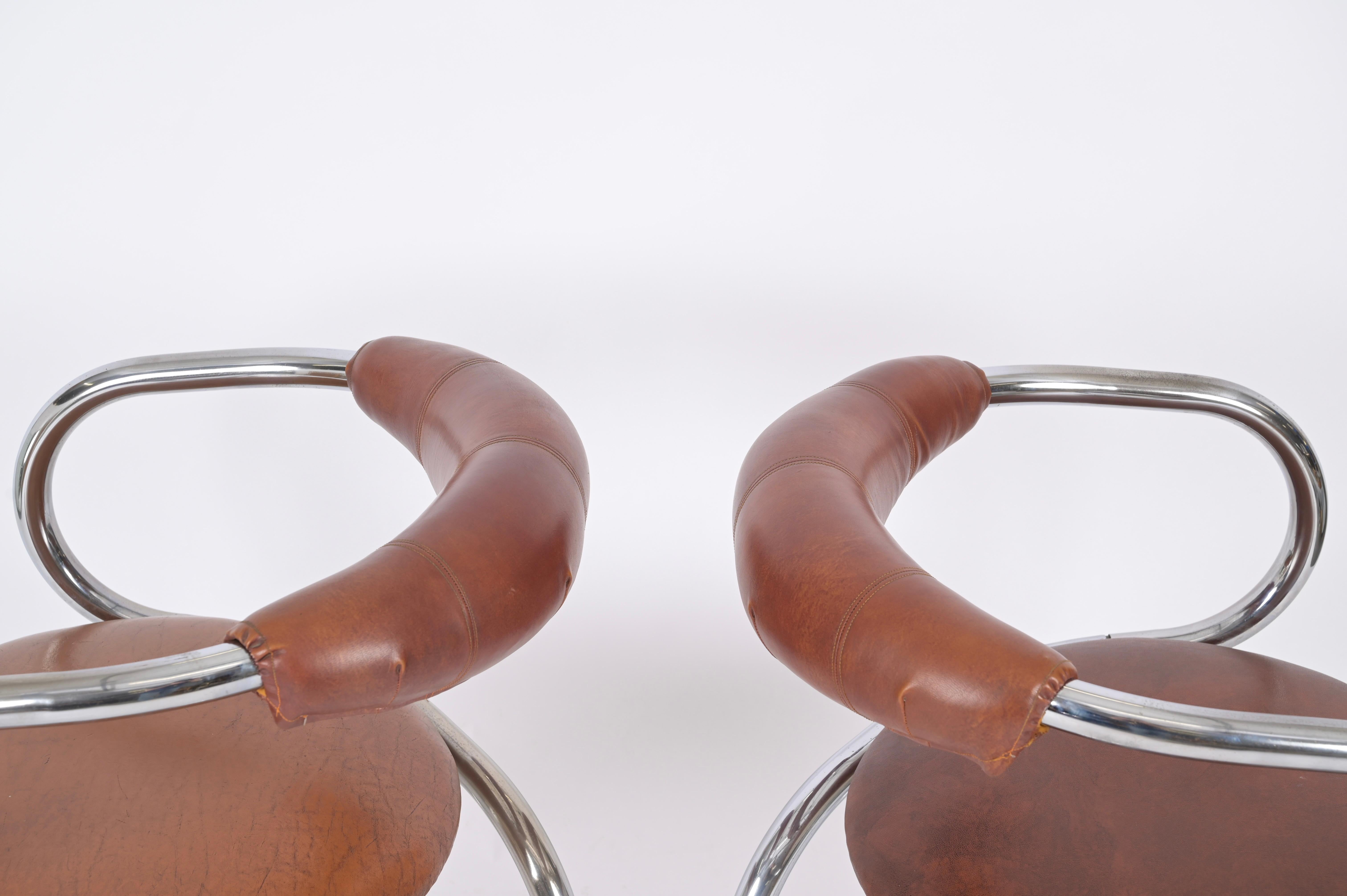 Paar italienische Stühle aus Chromstahl und Leder von Giotto Stoppino mit Chromrohr und Lederbezug, 1970er Jahre im Zustand „Gut“ im Angebot in Roma, IT