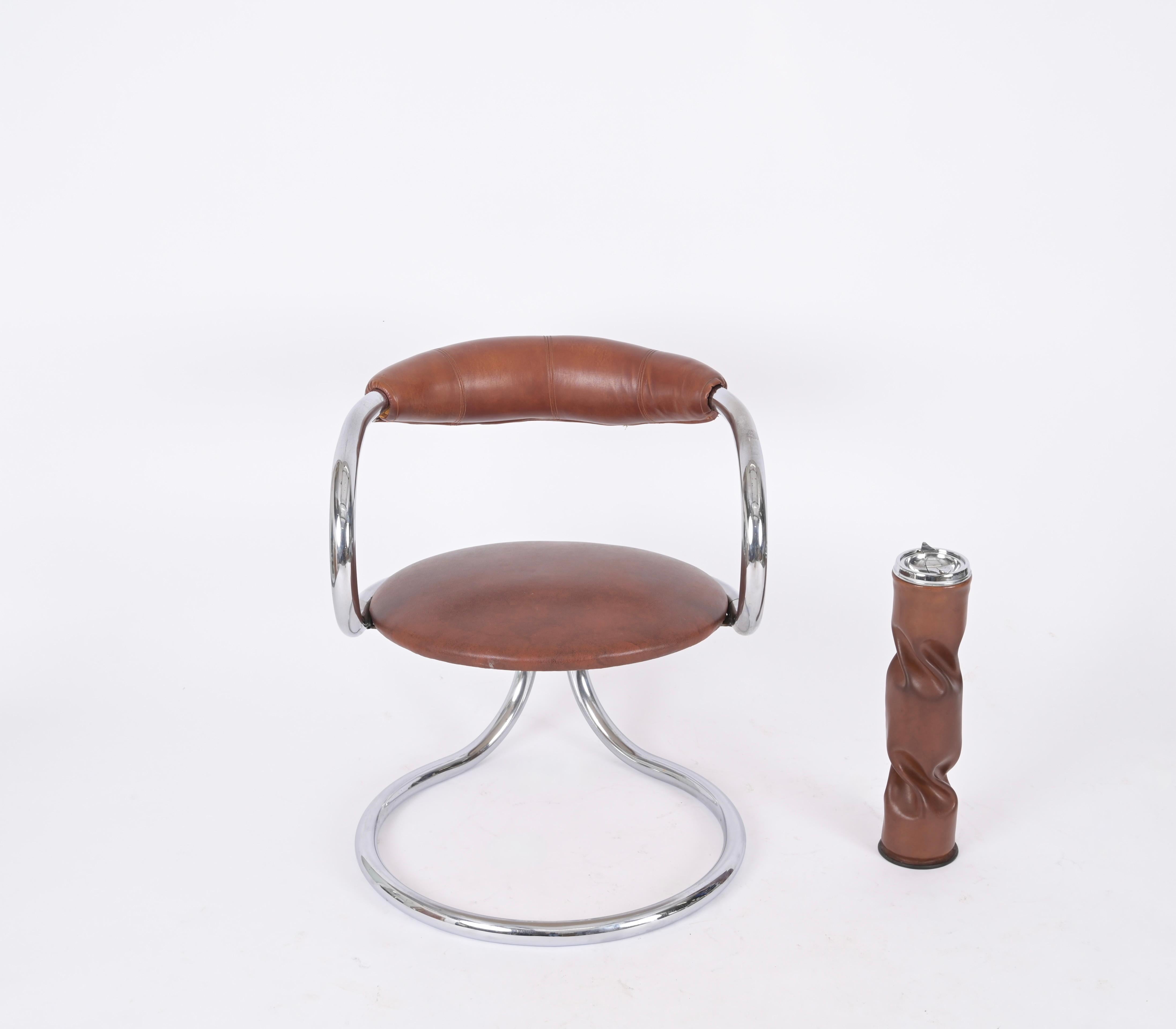 Paar italienische Stühle aus Chromstahl und Leder von Giotto Stoppino mit Chromrohr und Lederbezug, 1970er Jahre im Angebot 1
