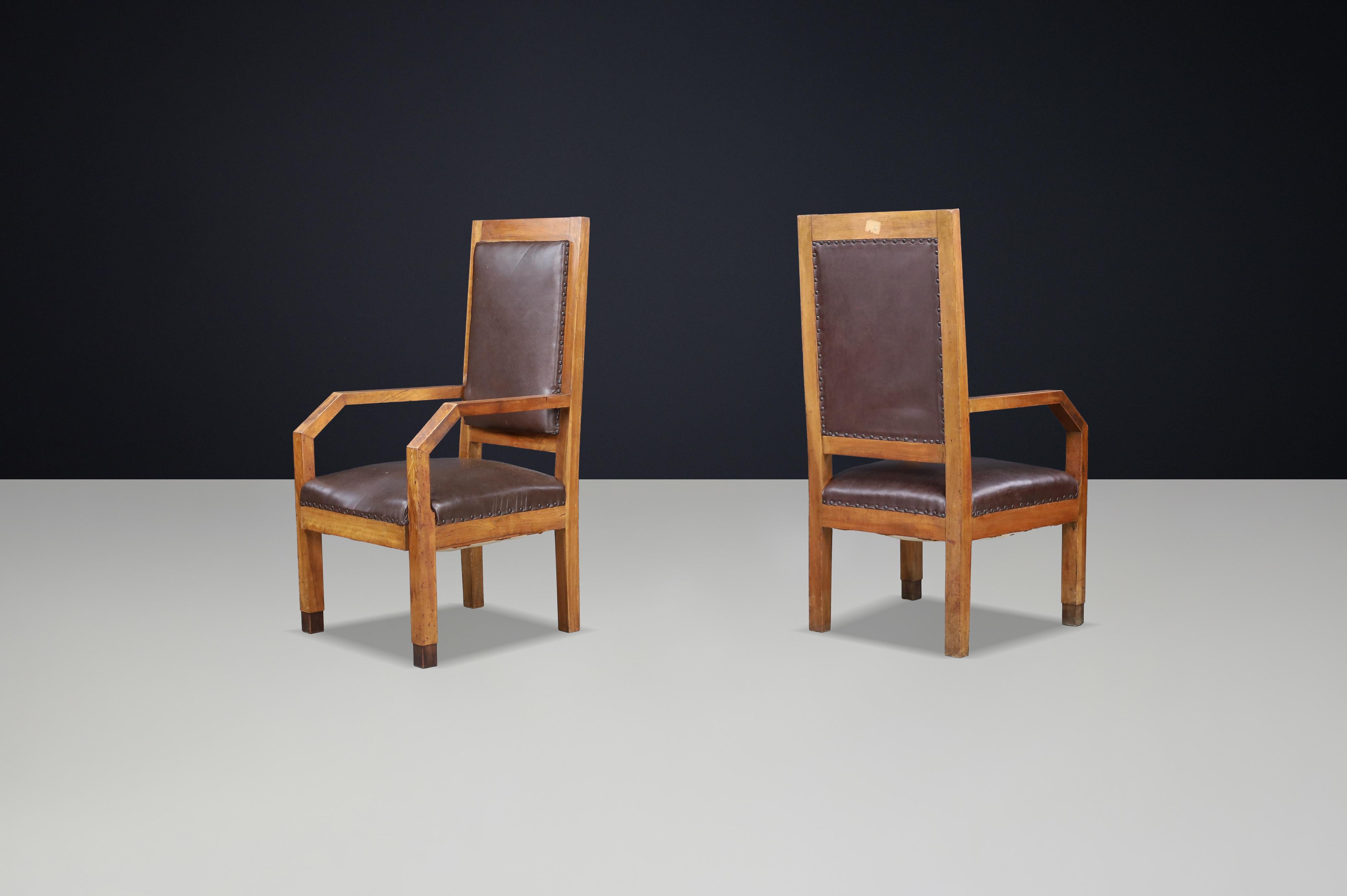 Art déco Paire de fauteuils en chêne patiné et cuir Giovanni Michelucci, Italie, années 1930 en vente