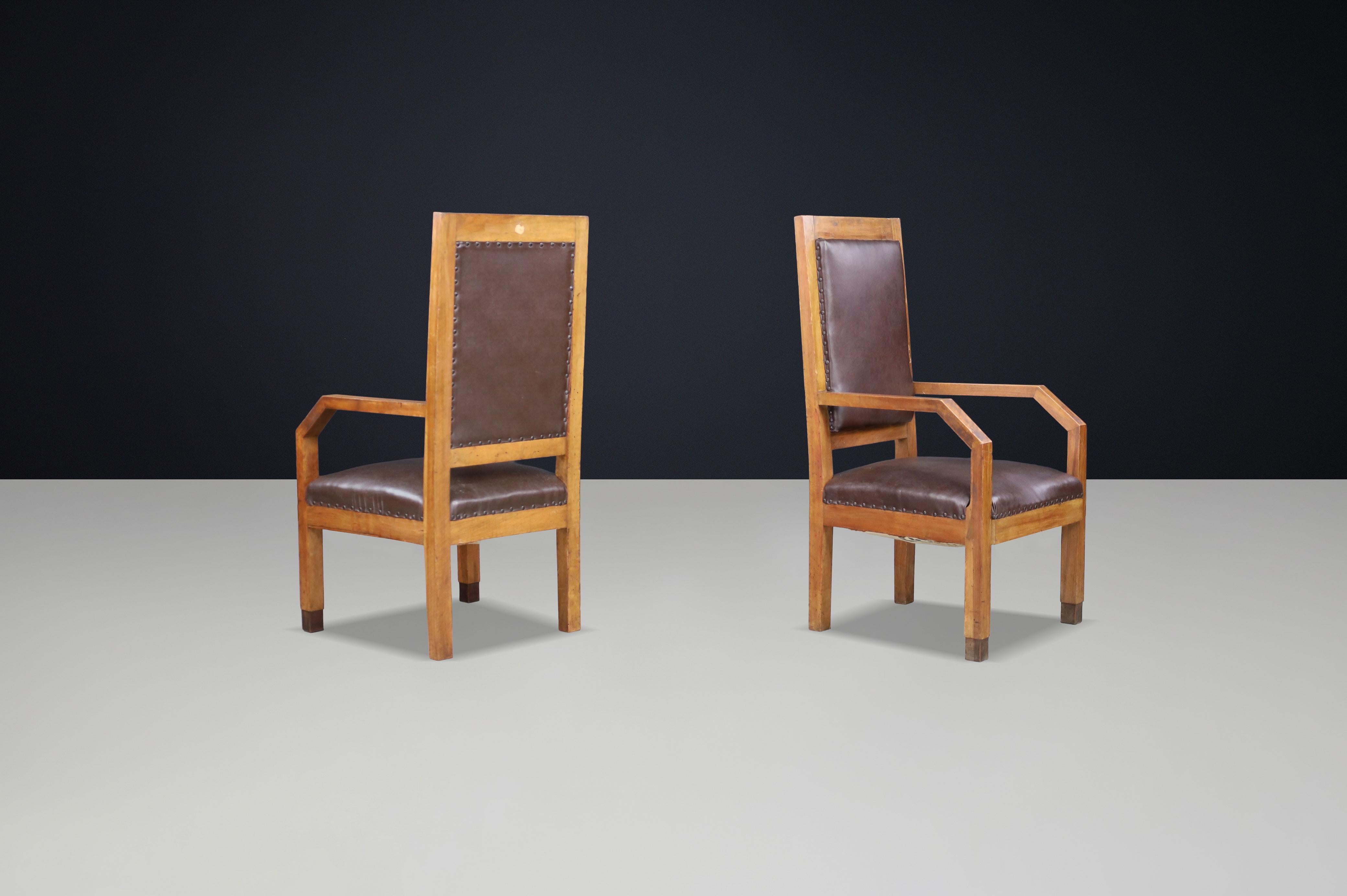italien Paire de fauteuils en chêne patiné et cuir Giovanni Michelucci, Italie, années 1930 en vente