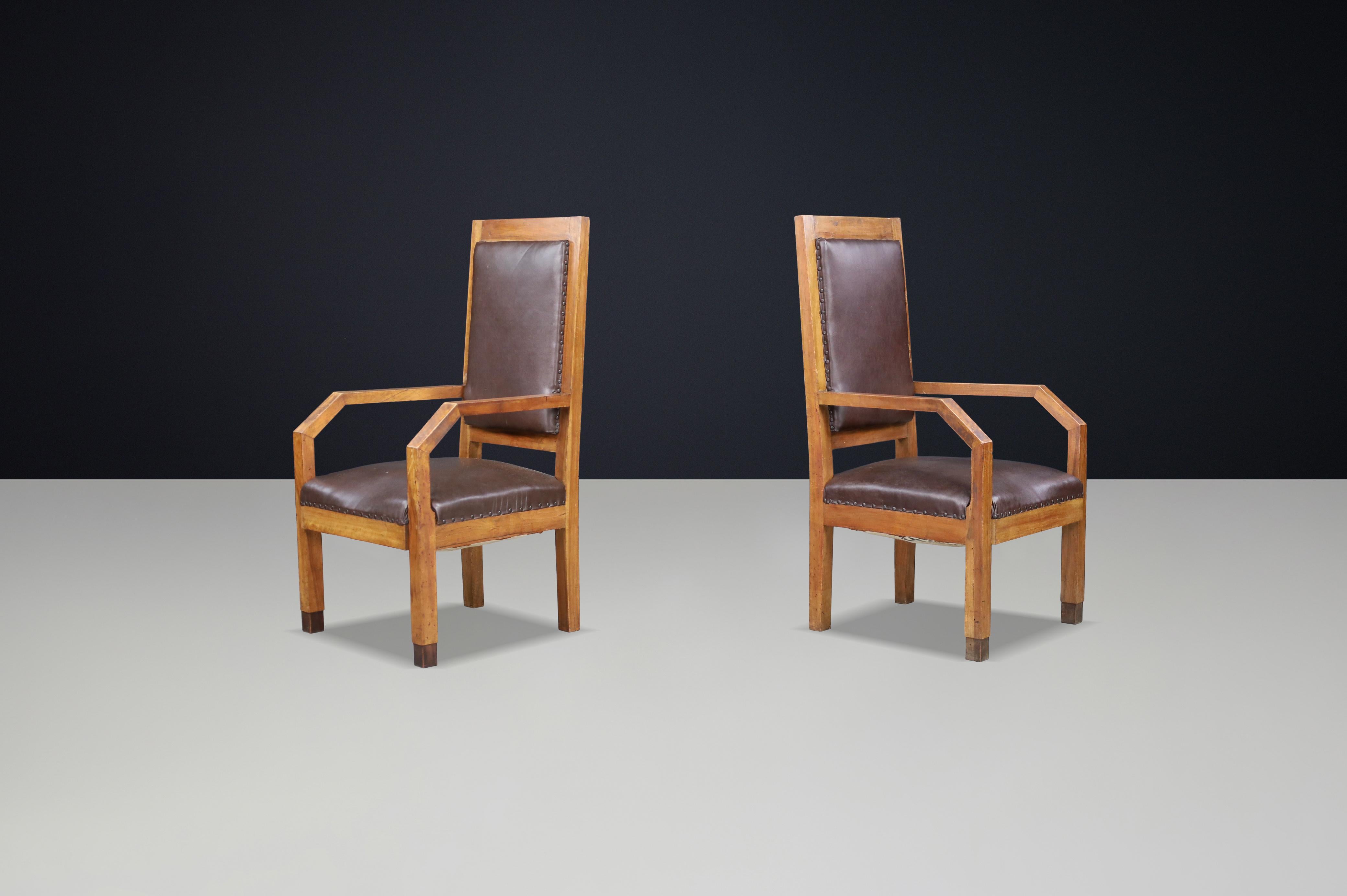 Milieu du XXe siècle Paire de fauteuils en chêne patiné et cuir Giovanni Michelucci, Italie, années 1930 en vente
