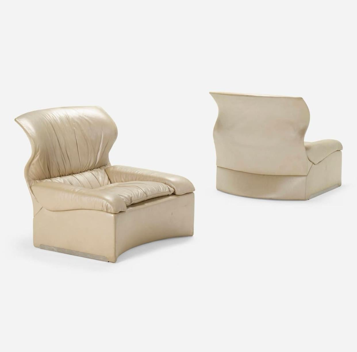 Pair of organic shaped, cream leather lounge chairs by Giovanni Offredi for Saporiti. A classic design by Offredi. Who began working with the Saporiti brothers in the late 1960s. The organic design of the curve in the chair back resembles the