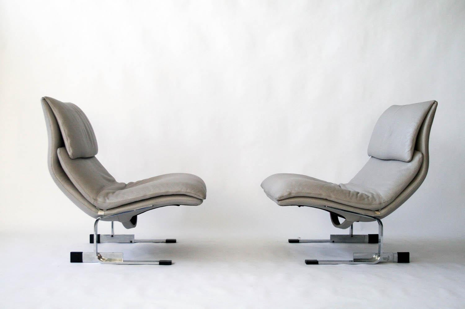 Mid-Century Modern Pair of Giovanni Offredi Onda Leather Lounge Chairs for Saporiti Italia