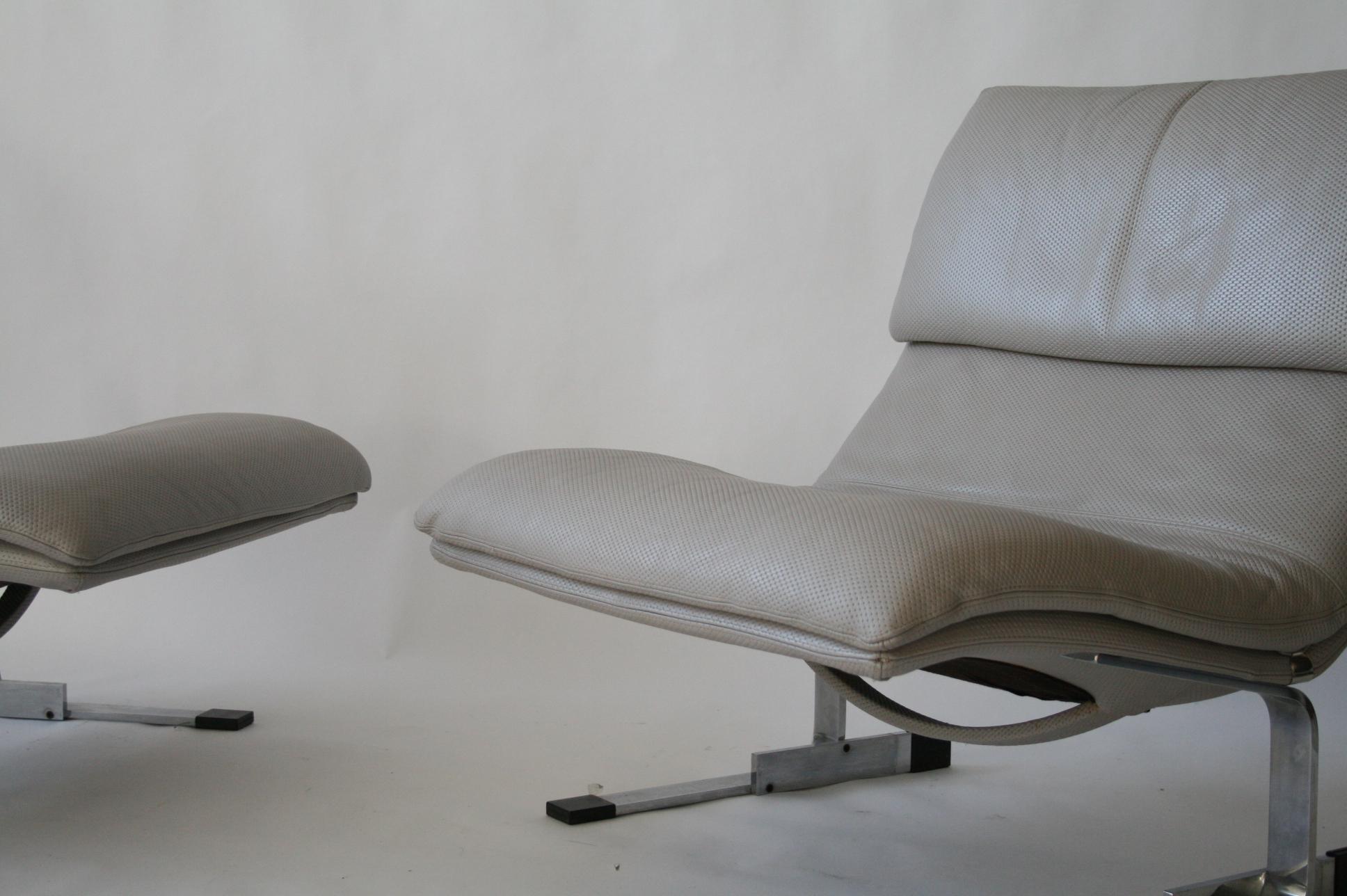 Italian Pair of Giovanni Offredi Onda Leather Lounge Chairs for Saporiti Italia