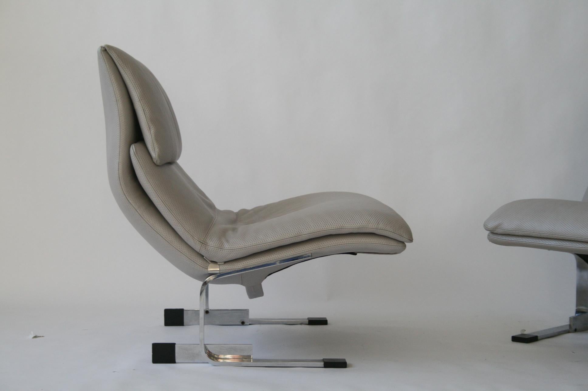 20th Century Pair of Giovanni Offredi Onda Leather Lounge Chairs for Saporiti Italia