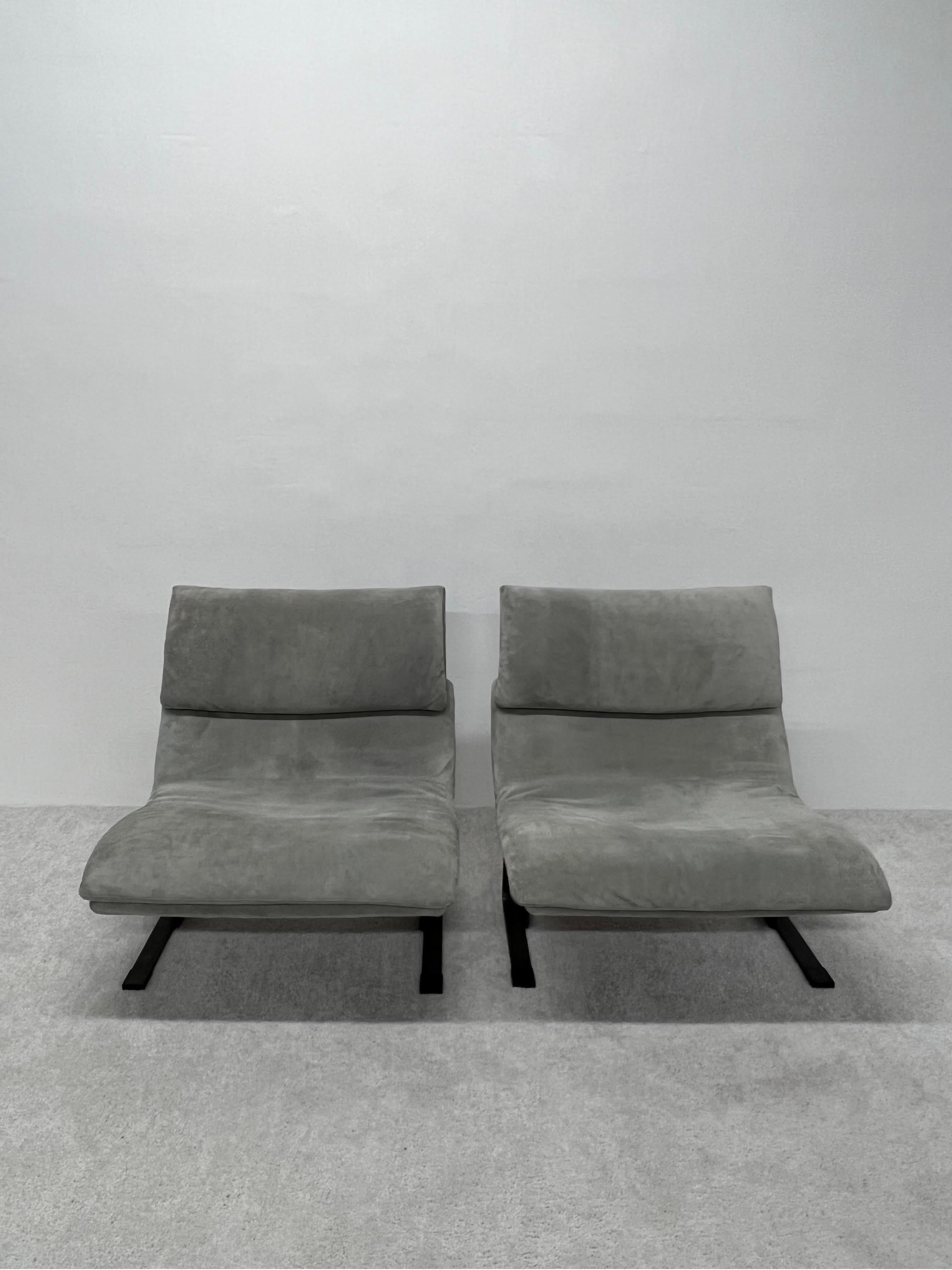 Mid-Century Modern Pair of Giovanni Offredi Suede Onda Wave Lounge Chairs for Saporiti