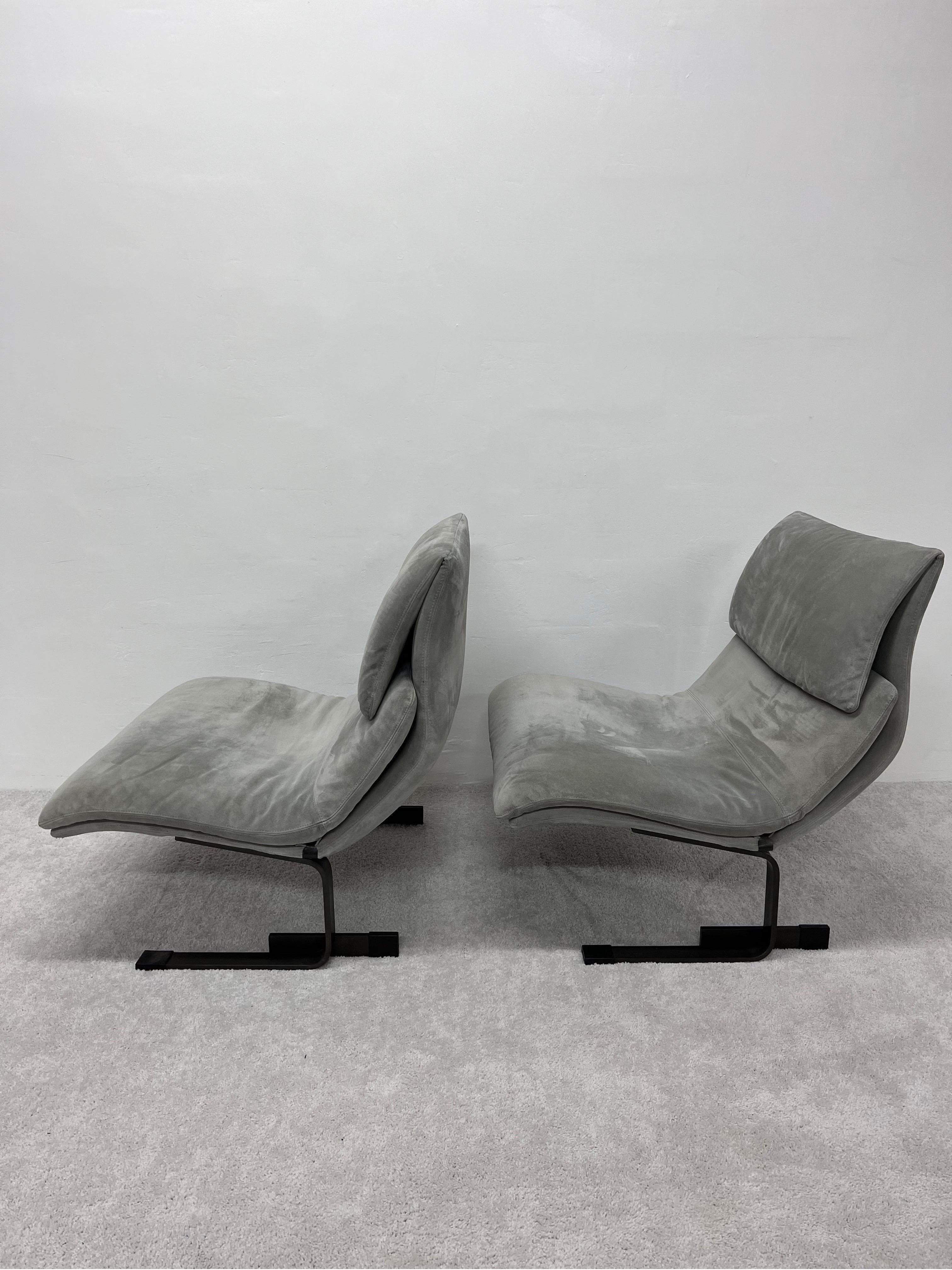Pair of Giovanni Offredi Suede Onda Wave Lounge Chairs for Saporiti In Good Condition In Miami, FL