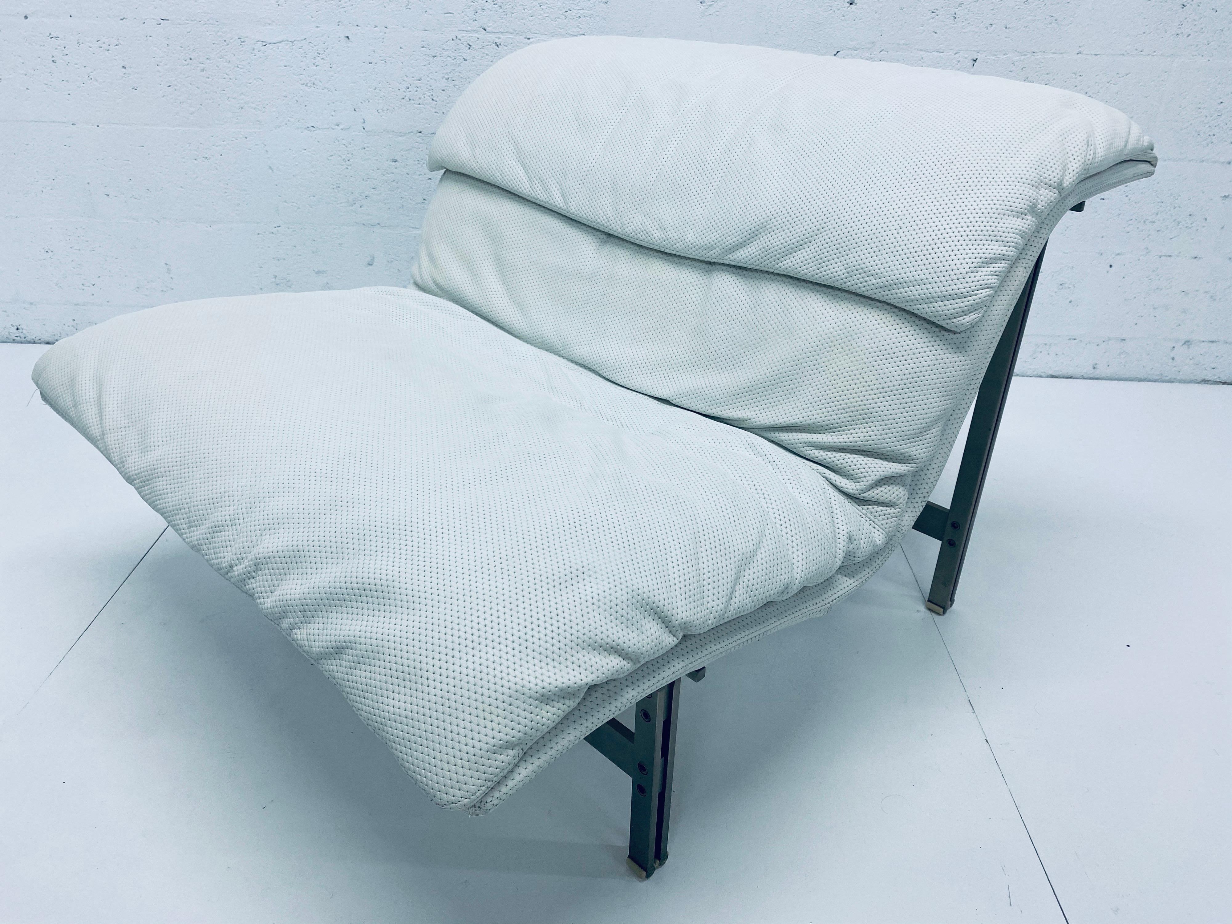 Pair of Giovanni Offredi White Leather Onda Wave Lounge Chairs for Saporiti 12