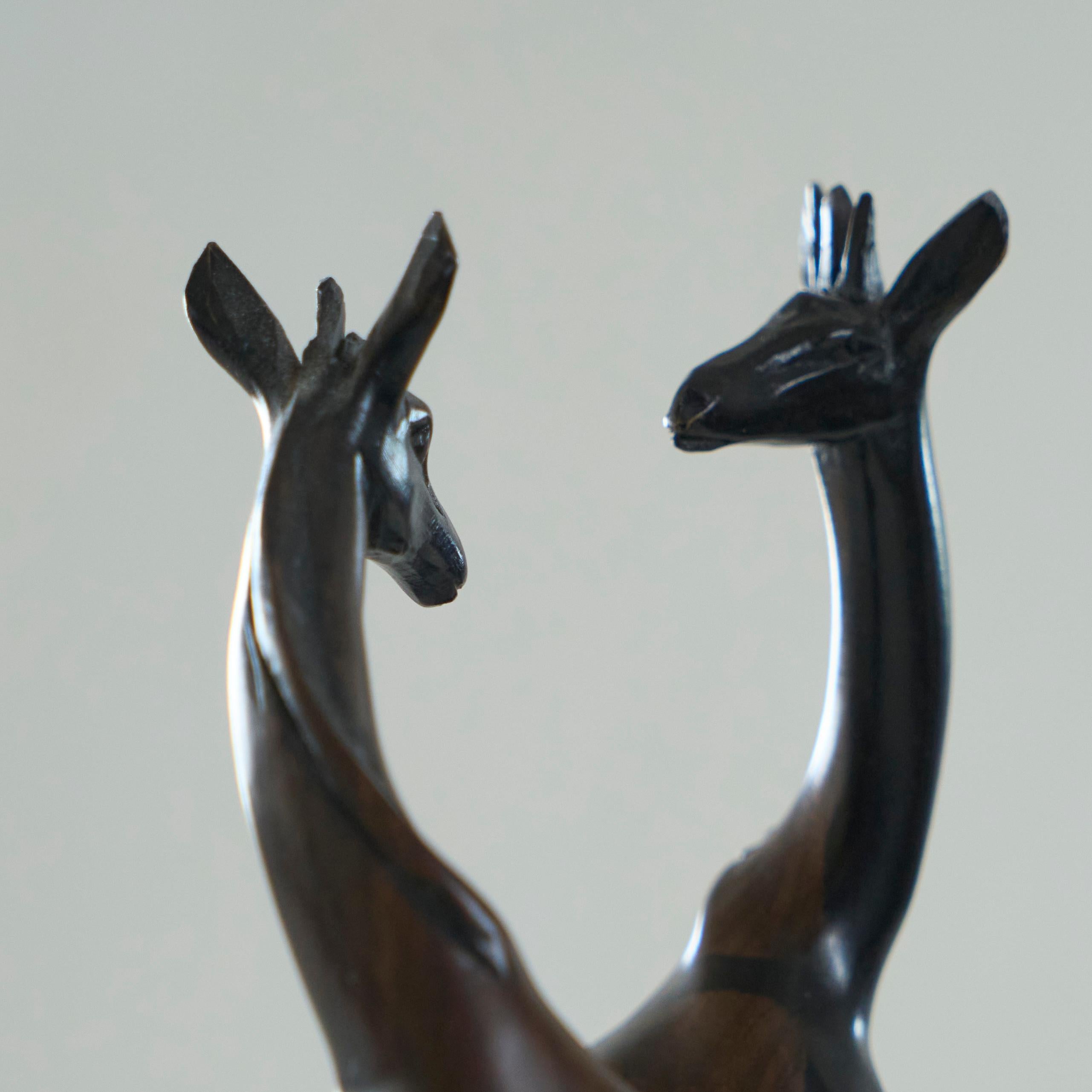 Paar Giraffenskulpturen aus Coromandel Wood 1930er Jahre (Handgefertigt) im Angebot