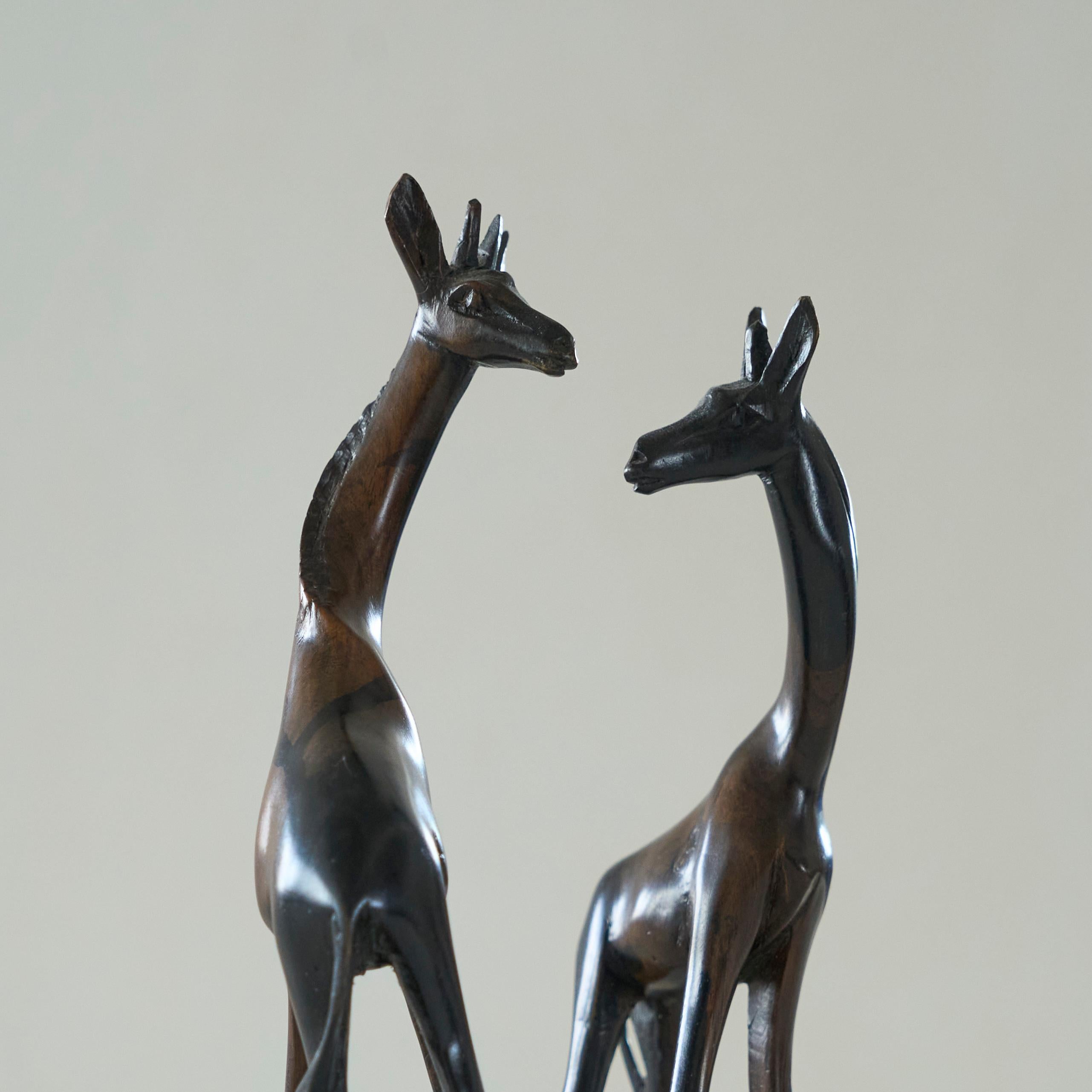Paar Giraffenskulpturen aus Coromandel Wood 1930er Jahre im Zustand „Gut“ im Angebot in Tilburg, NL
