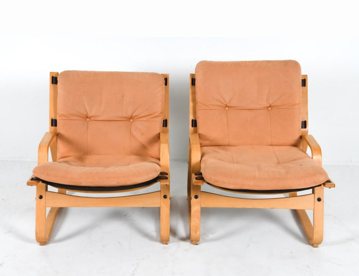 Paire de  Giske Carlsen For Kleppe, Suède/NuBuck  Fauteuils de salon Bon état - En vente à Chicago, IL