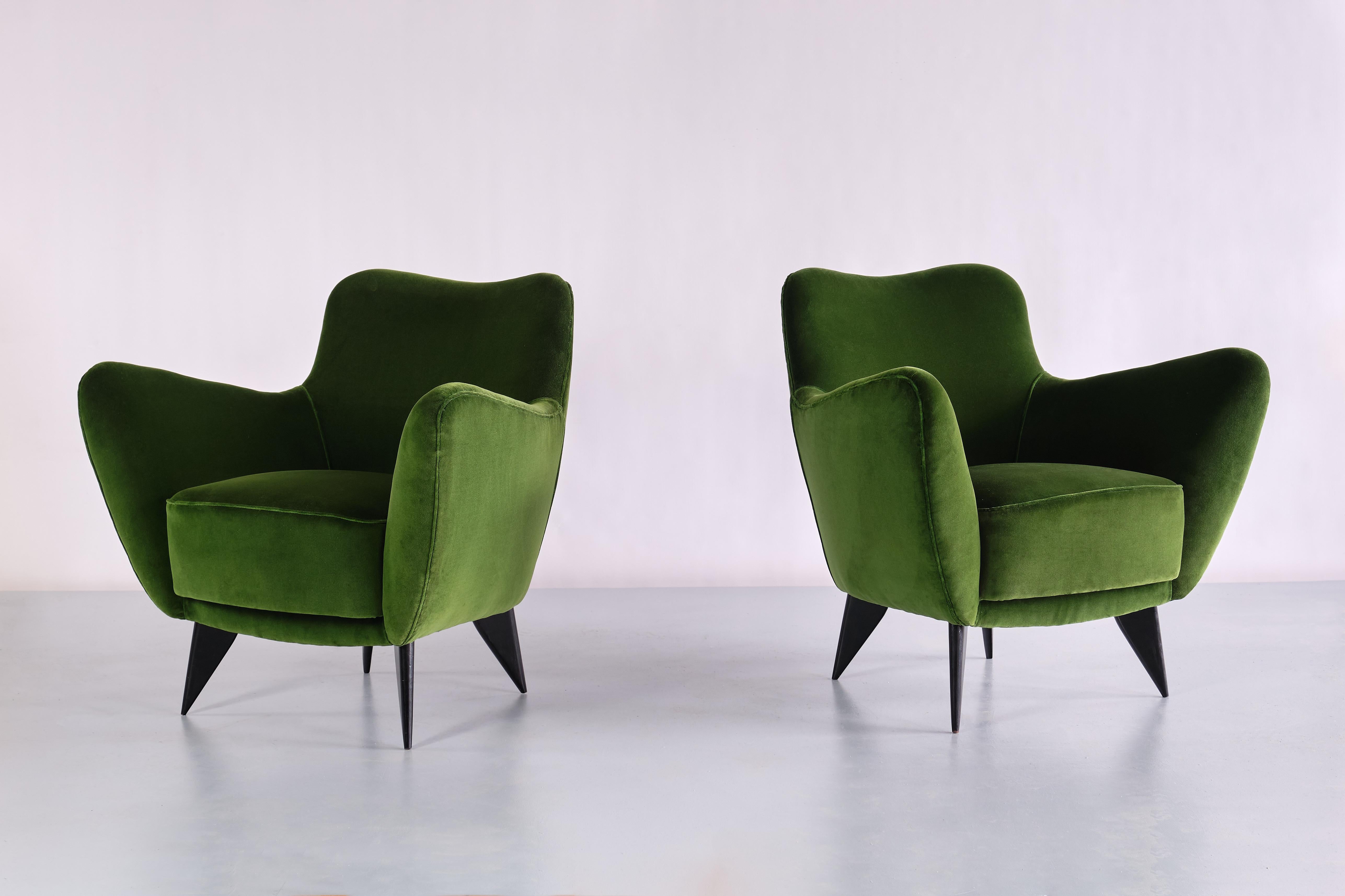 Mid-Century Modern Paire de fauteuils Perla de Giulia Veronesi en velours vert Loro Piana, Italie, années 1950 en vente