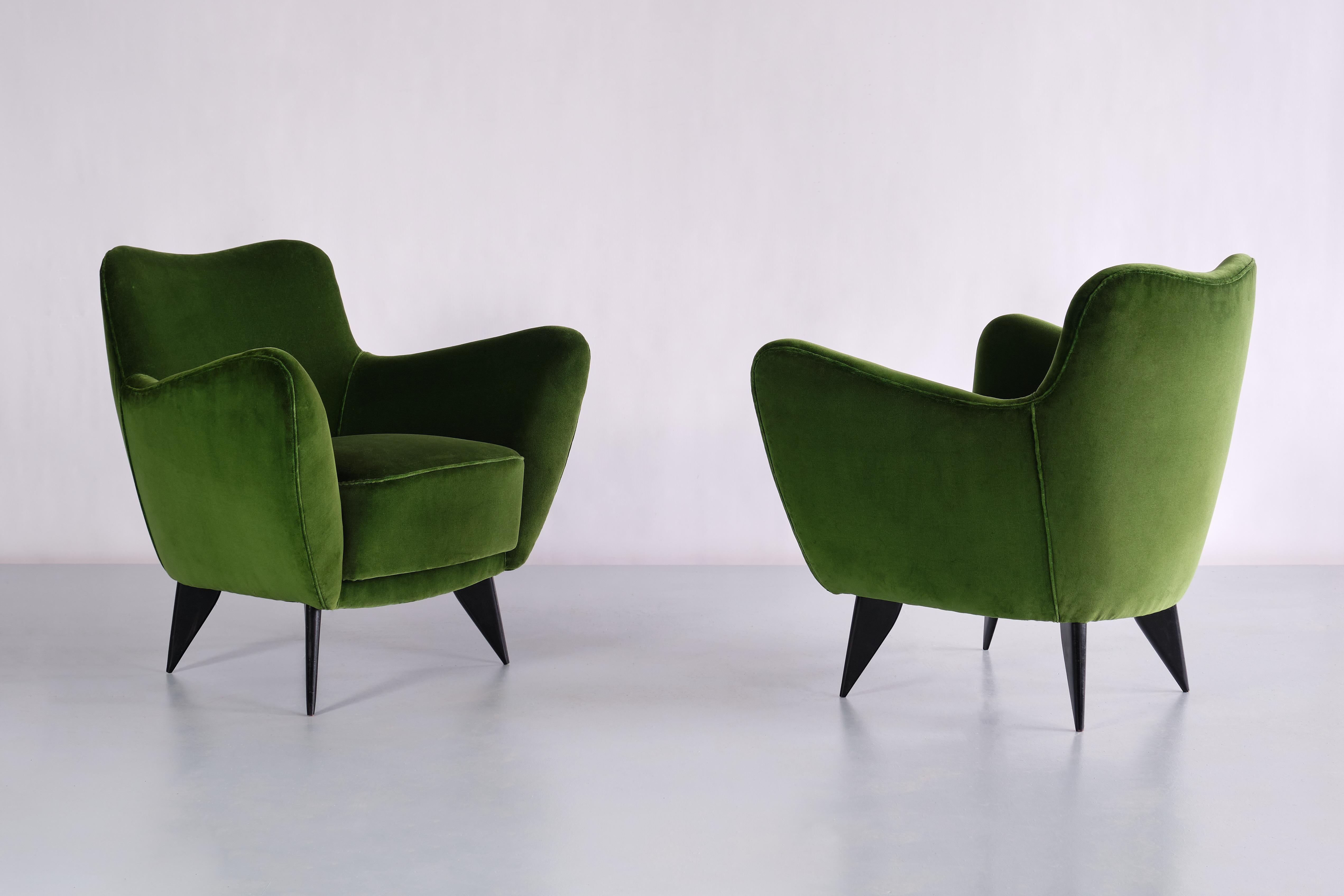 Italian Pair of Giulia Veronesi Perla Armchairs in Green Loro Piana Velvet, Italy, 1950s For Sale