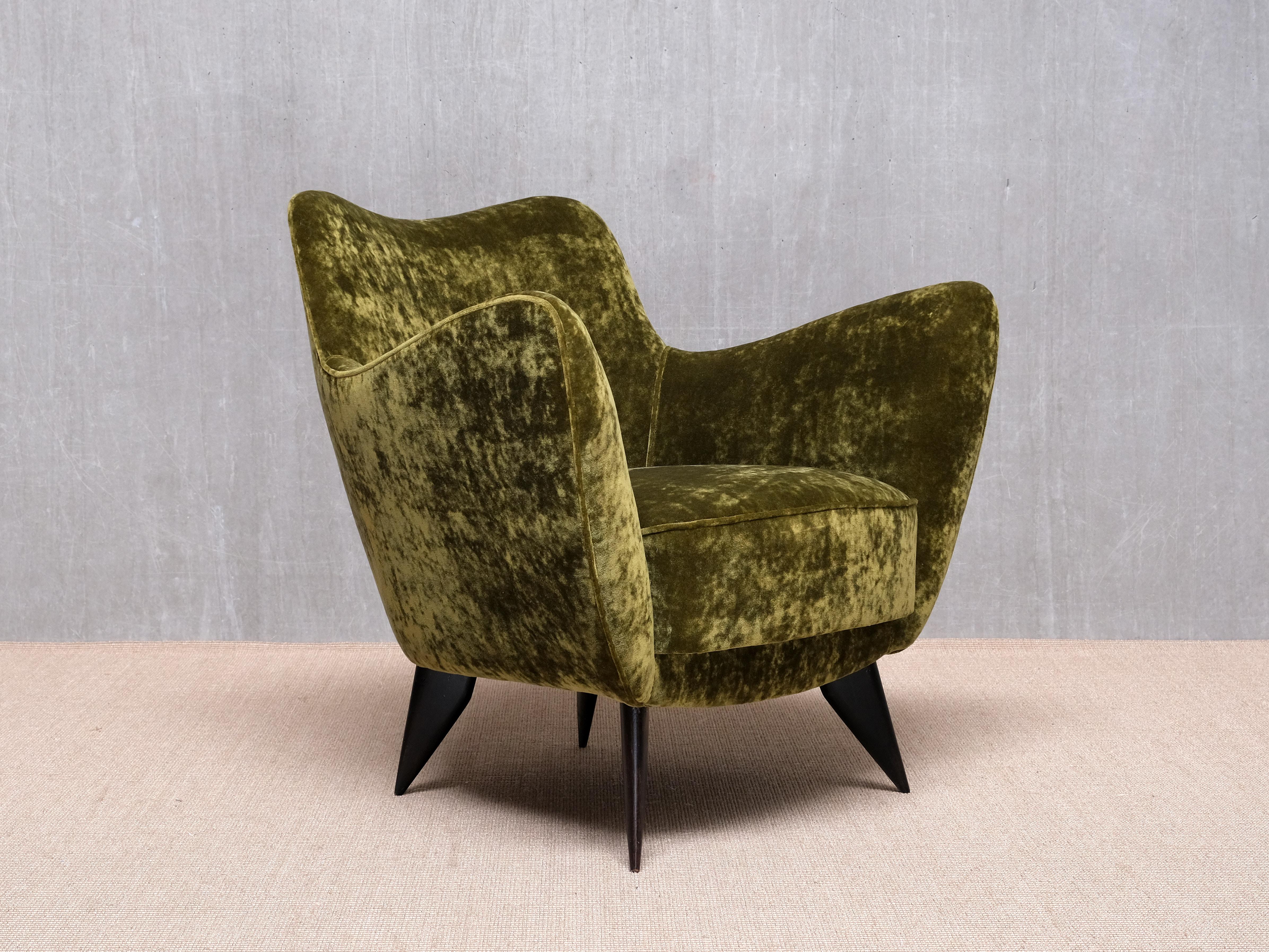 Pair of Giulia Veronesi 'Perla' Armchairs in Green Velvet, ISA Bergamo, 1950s en vente 2