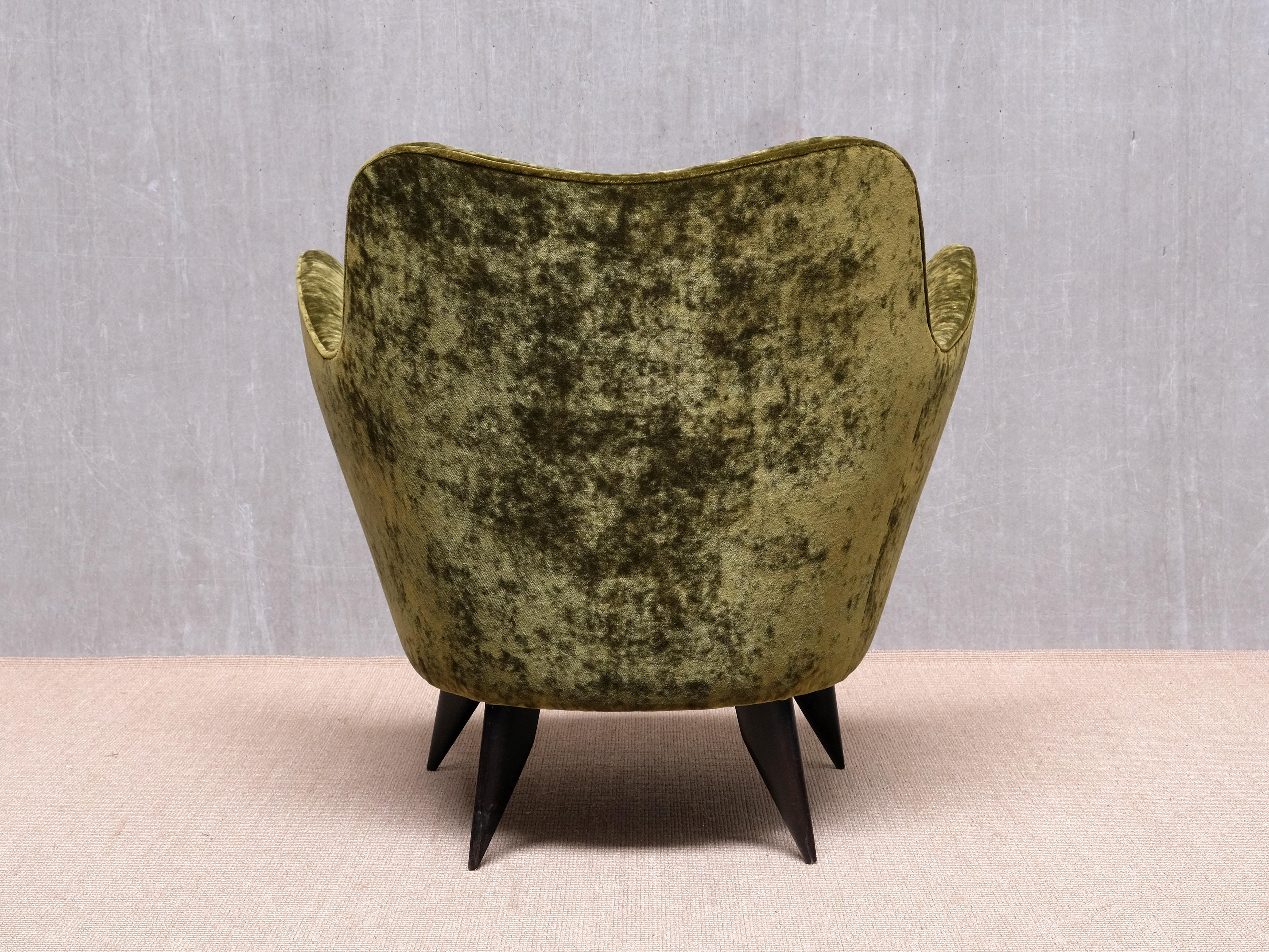 Pair of Giulia Veronesi 'Perla' Armchairs in Green Velvet, ISA Bergamo, 1950s en vente 4