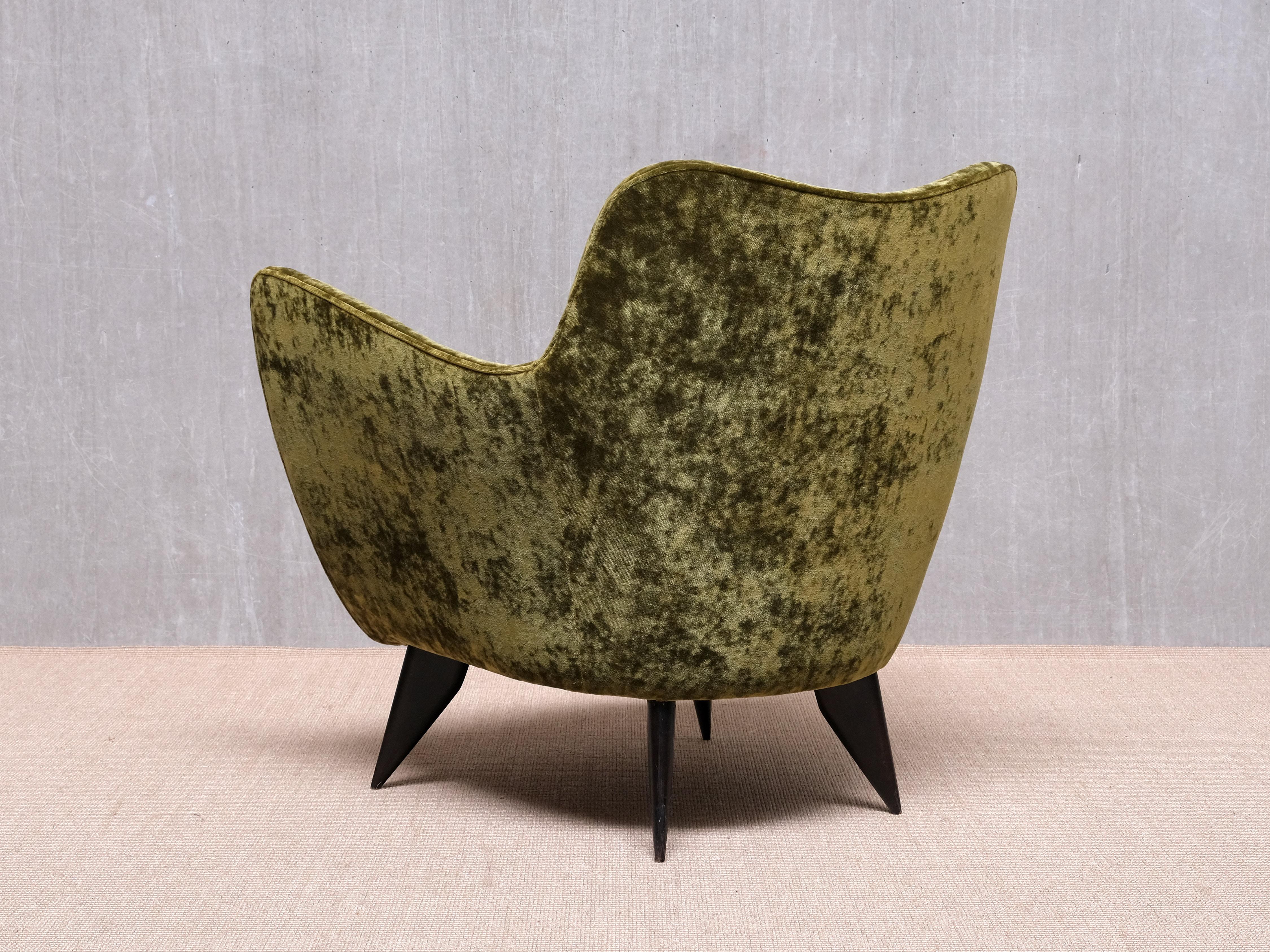 Pair of Giulia Veronesi 'Perla' Armchairs in Green Velvet, ISA Bergamo, 1950s en vente 5
