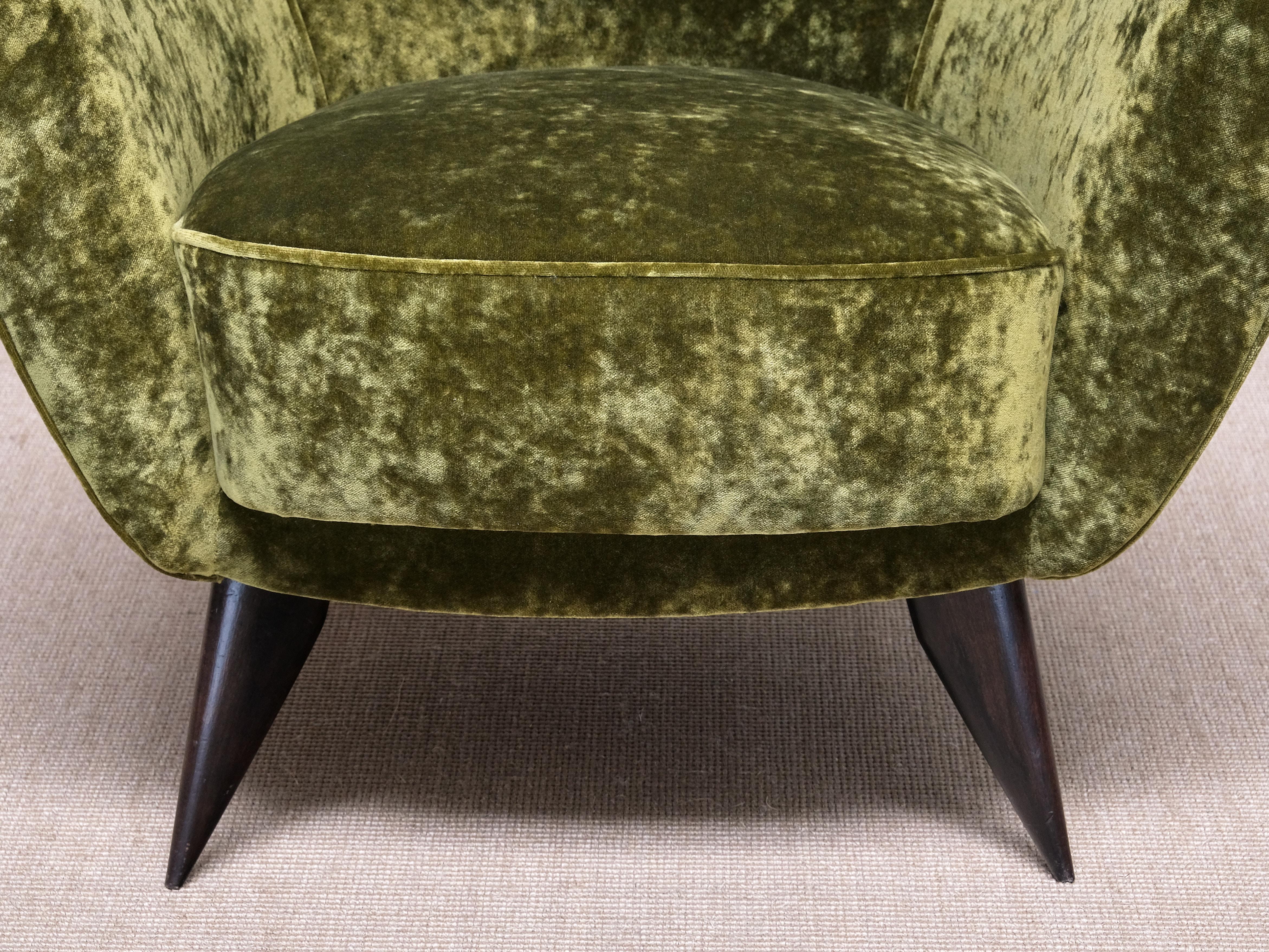 Pair of Giulia Veronesi 'Perla' Armchairs in Green Velvet, ISA Bergamo, 1950s en vente 7