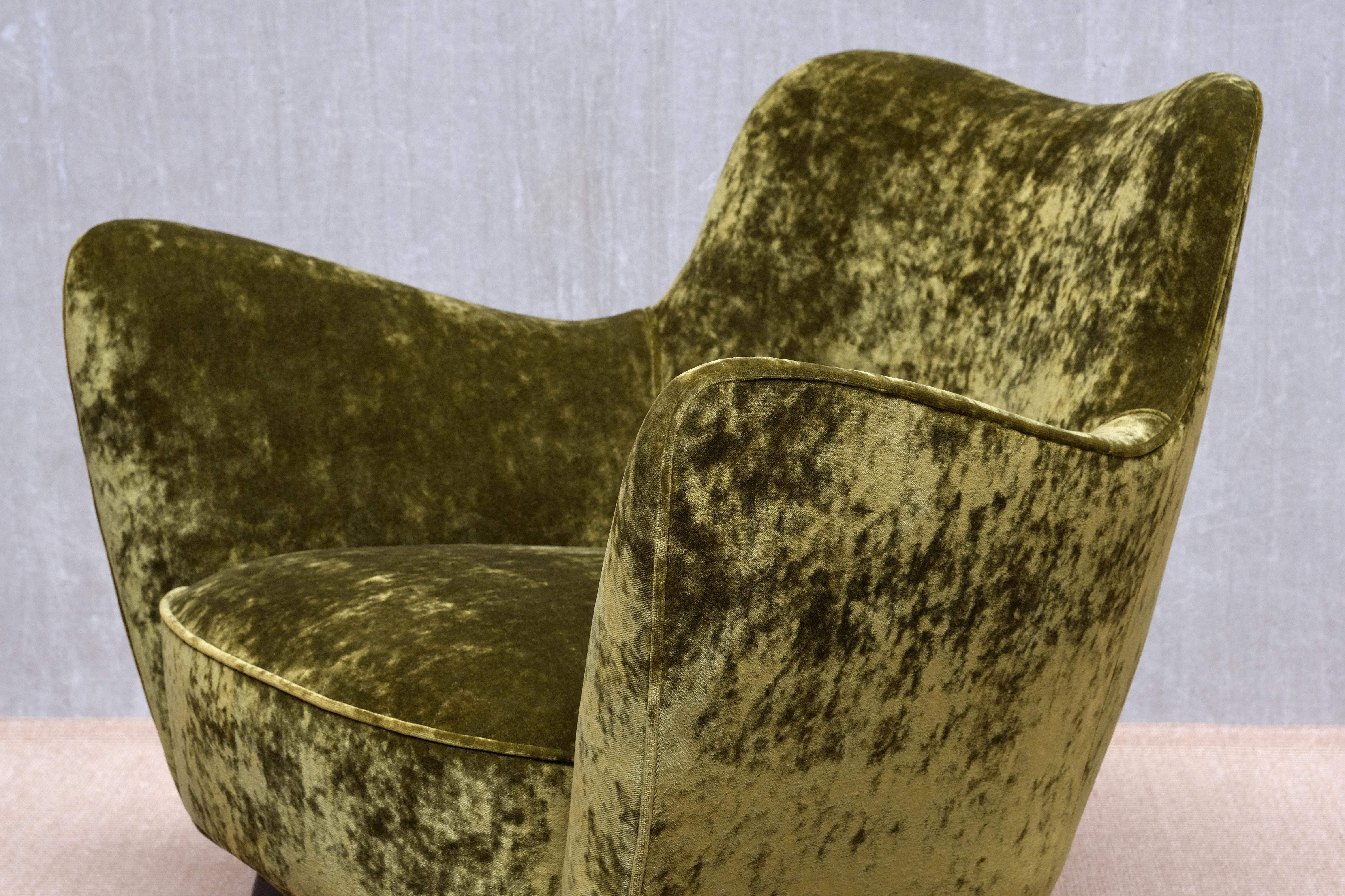 Pair of Giulia Veronesi 'Perla' Armchairs in Green Velvet, ISA Bergamo, 1950s en vente 8