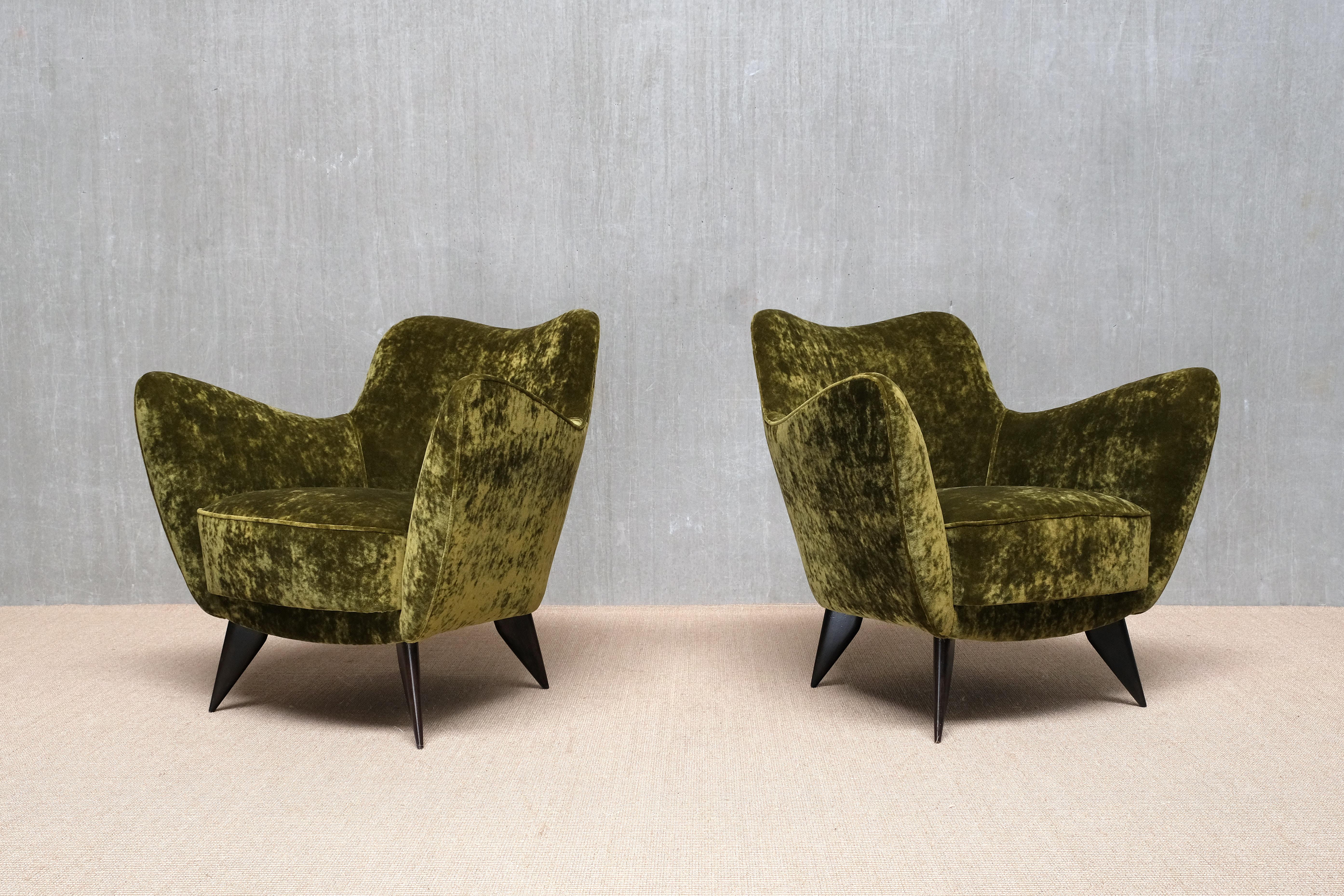 Pair of Giulia Veronesi 'Perla' Armchairs in Green Velvet, ISA Bergamo, 1950s en vente 9