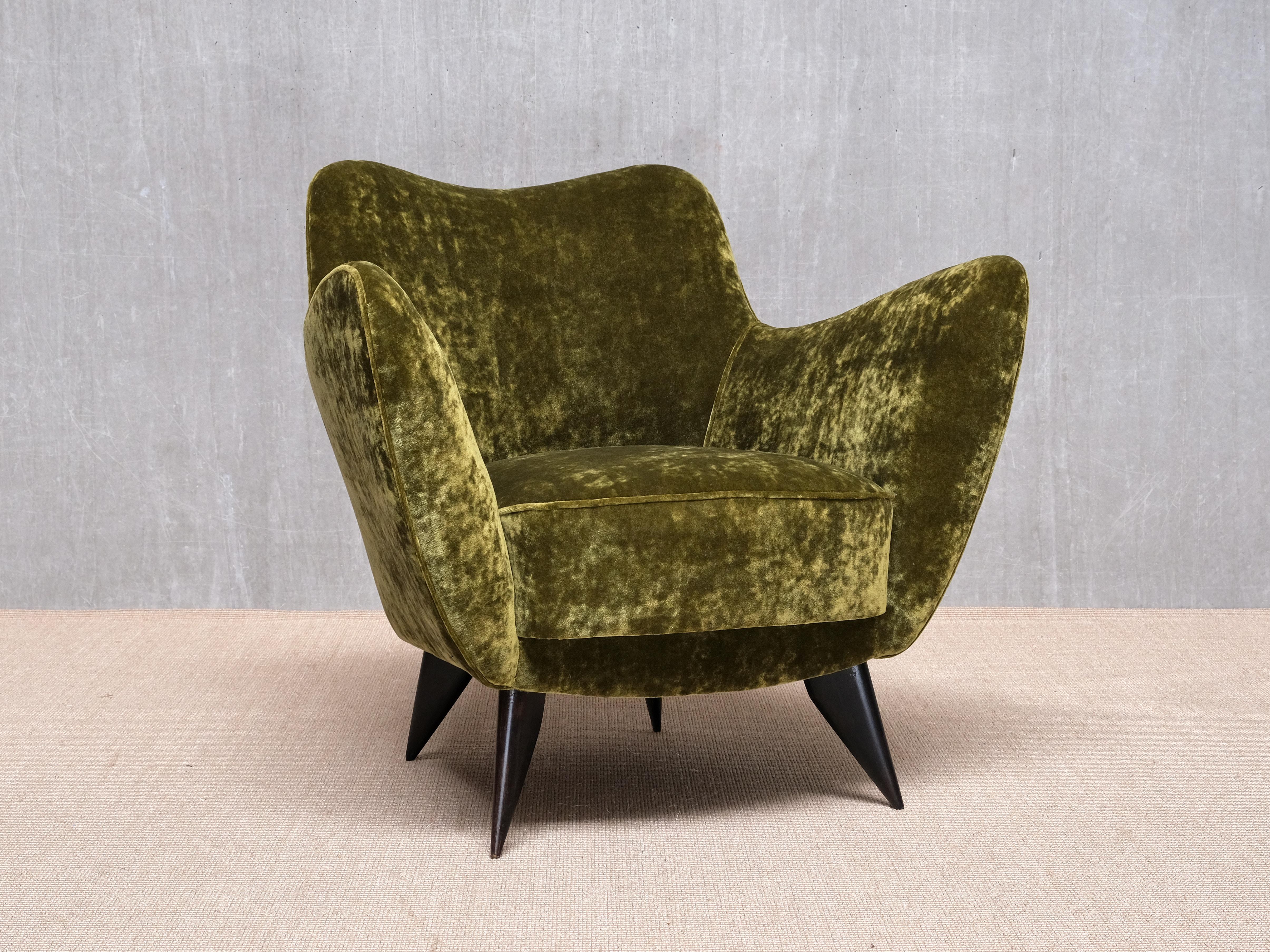 Pair of Giulia Veronesi 'Perla' Armchairs in Green Velvet, ISA Bergamo, 1950s en vente 1
