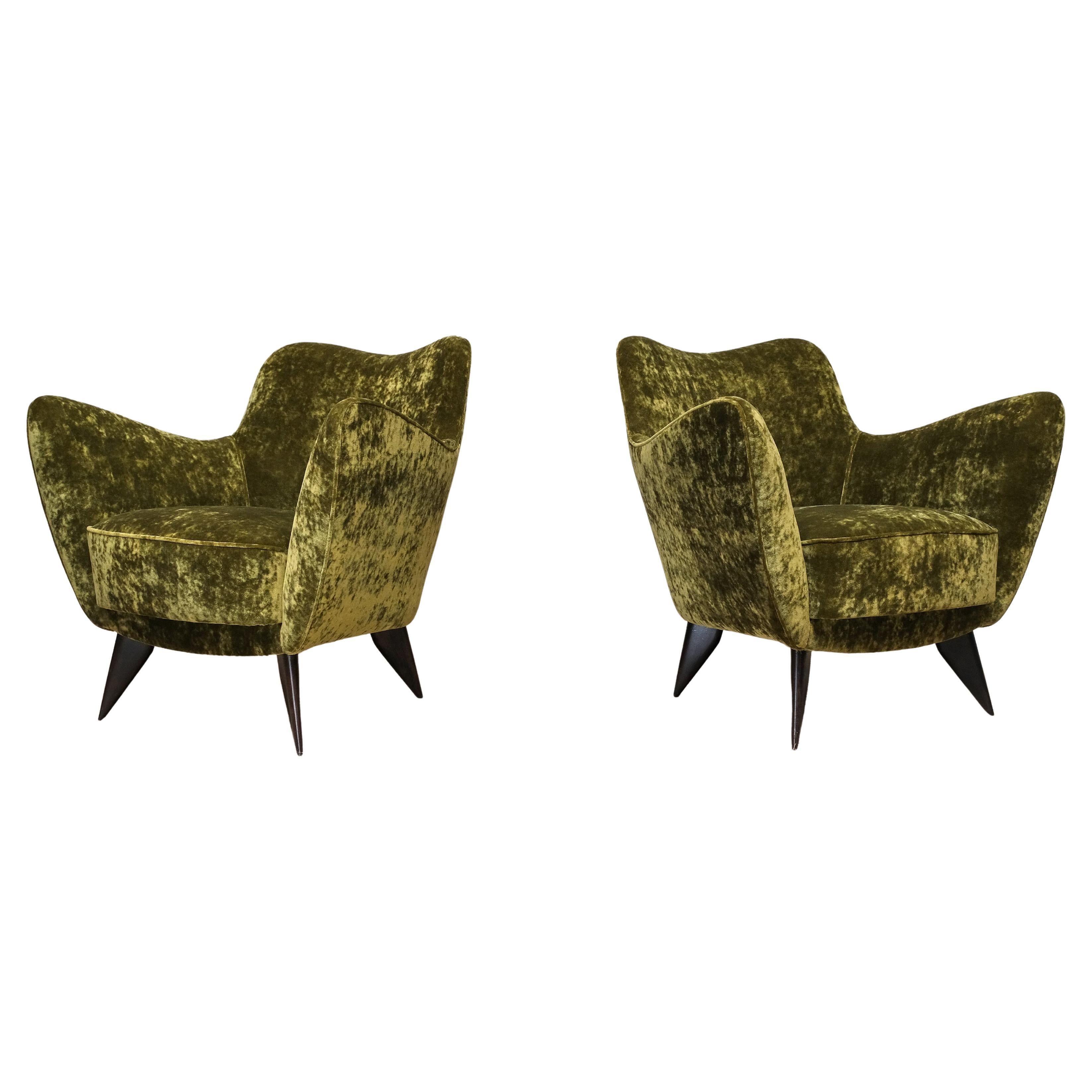 Pair of Giulia Veronesi 'Perla' Armchairs in Green Velvet, ISA Bergamo, 1950s en vente