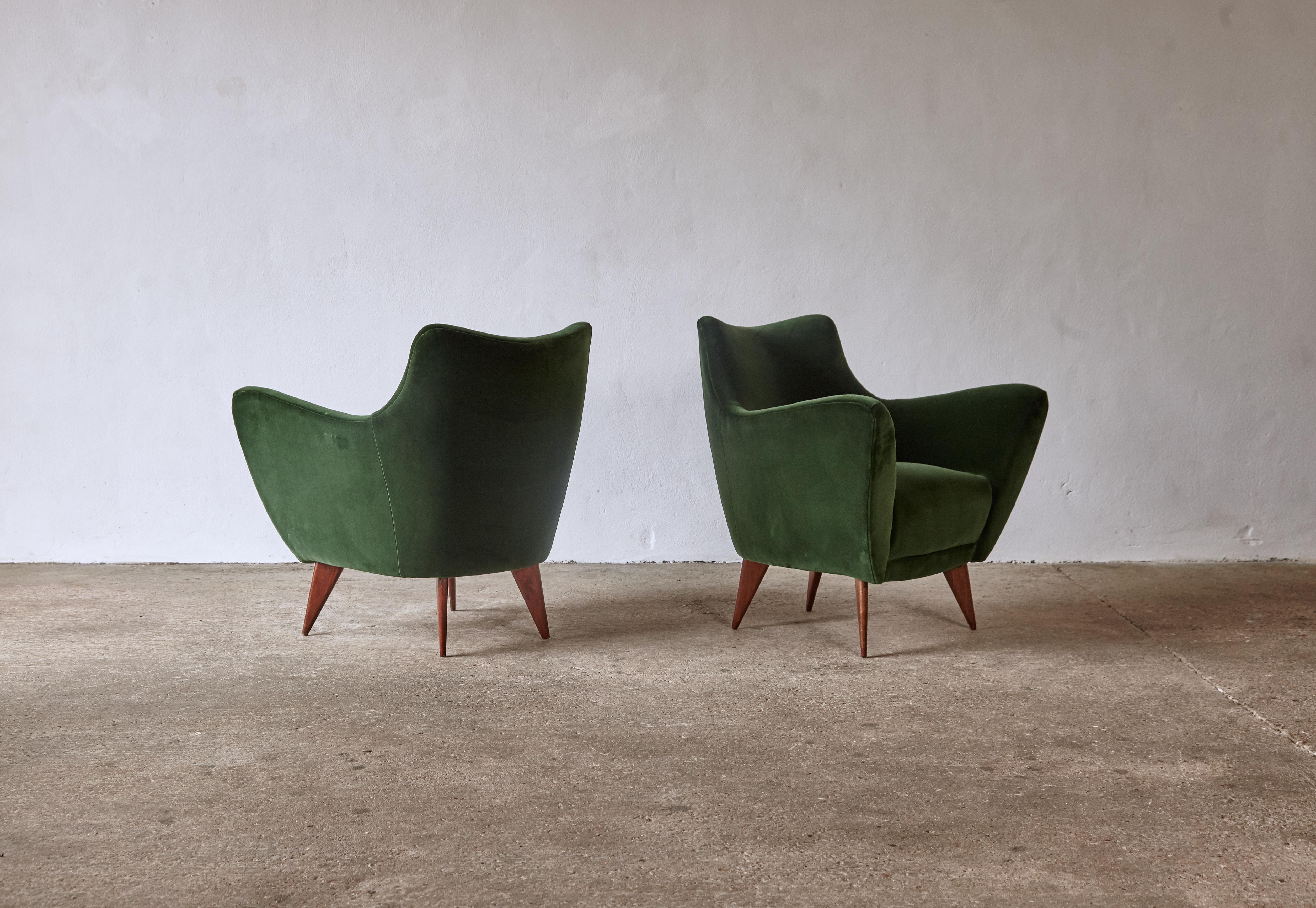 A wonderful pair of original Giulia Veronesi Perla armchairs, I.S.A. Bergamo, Italy, 1950s. Newly reupholstered in a dark geen velvet. Fast shipping worldwide.



UK customers please note: listed prices do not include VAT.