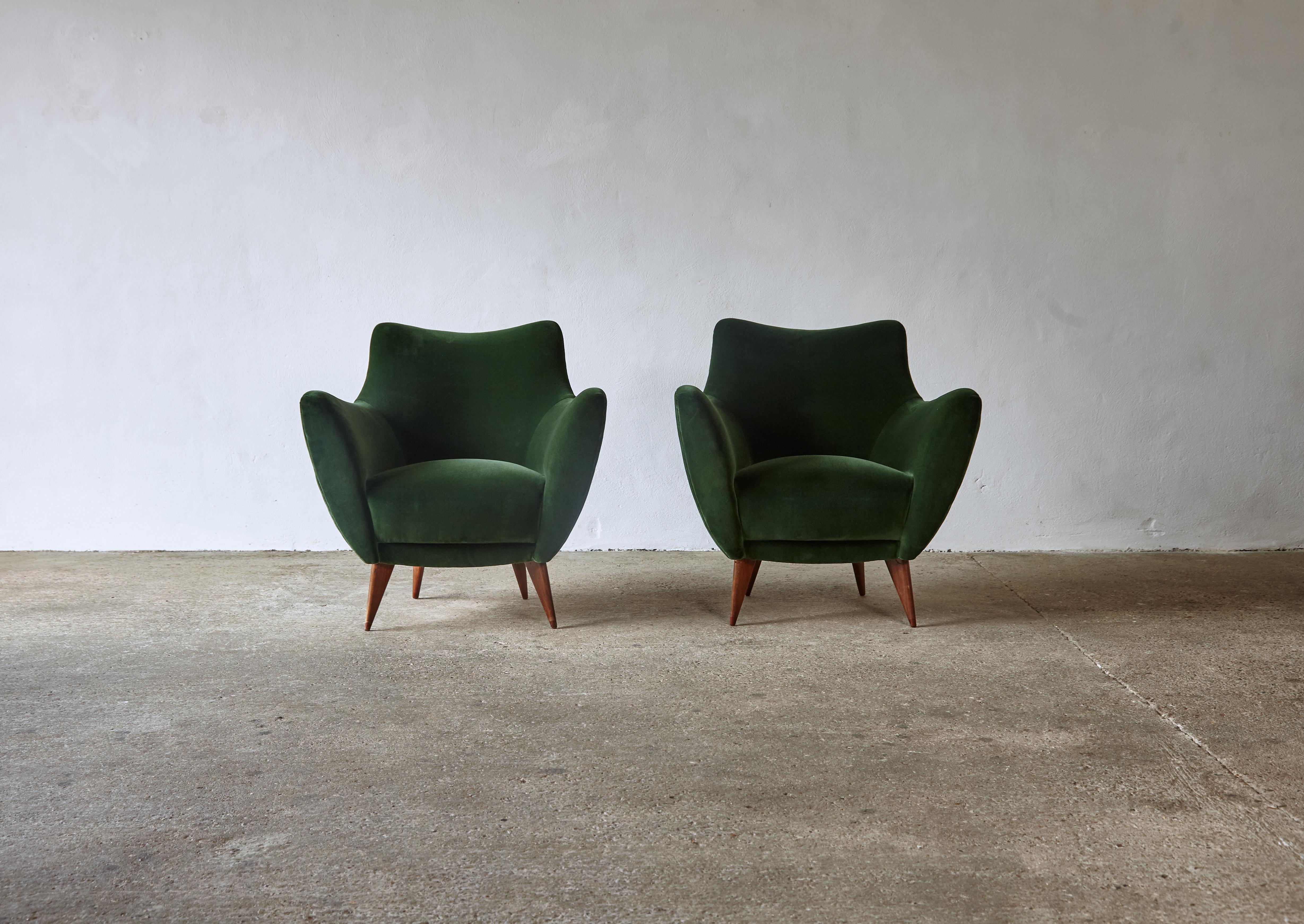 Mid-Century Modern Pair of Giulia Veronesi Perla Chairs, ISA Bergamo, Italy, 1950s