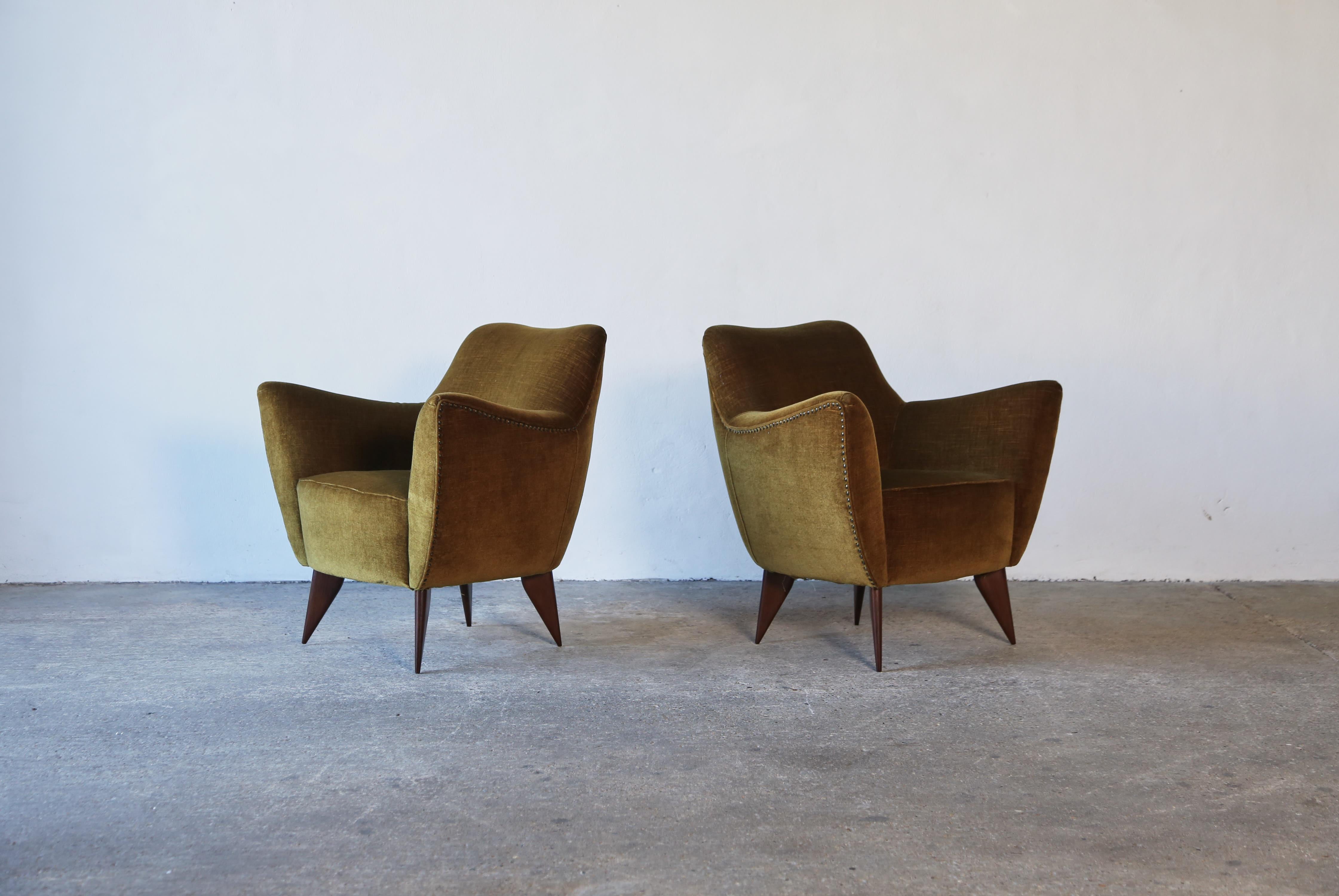 A wonderful pair of Giulia Veronesi Perla armchairs, I.S.A. Bergamo, Italy, 1950s.   Fast shipping worldwide.

